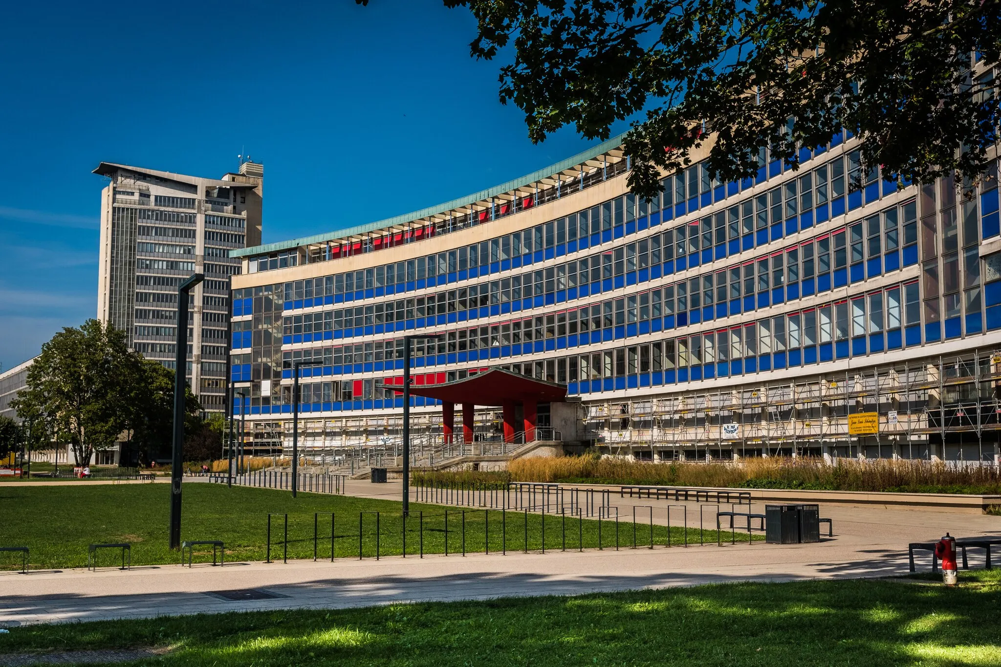 Photo showing: Unistra la tour de chimie et la faculté de droit Strasbourg août 2019