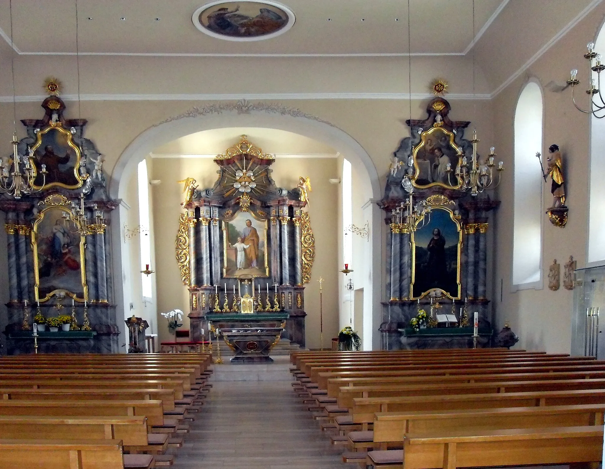 Photo showing: Altar der katholischen Kirche St. Josef in Önsbach (Stadt Achern)
