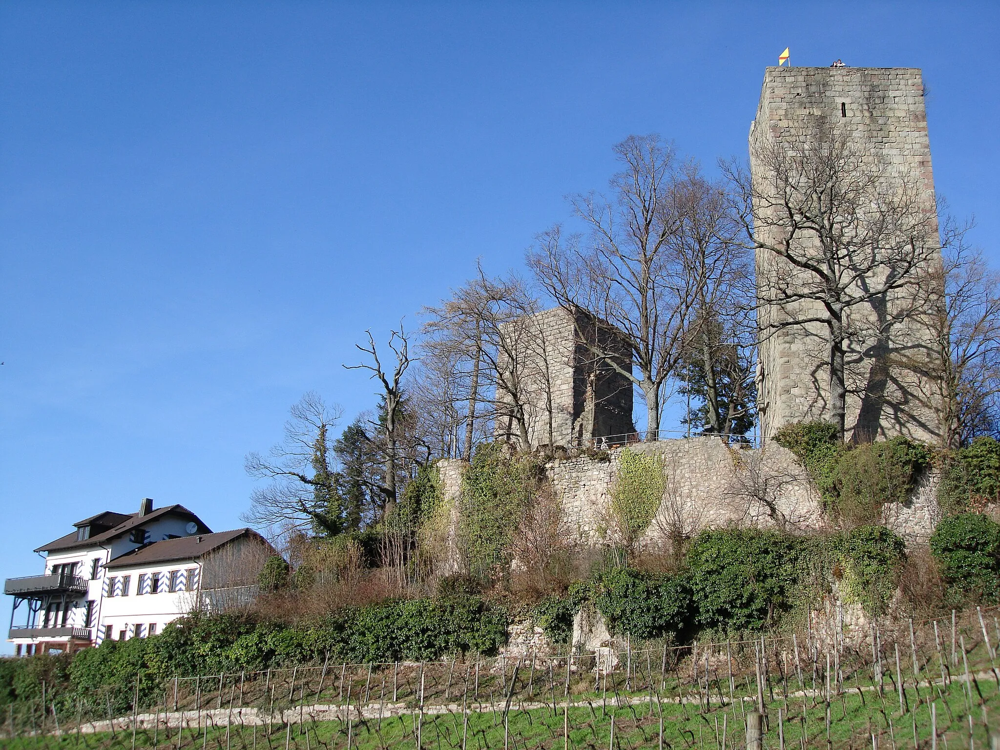 Photo showing: Burg Alt-Windeck (Bühl), unterhalb liegt die ehemalige Vorburg, Schloss Rittersbach (nicht im Bild)