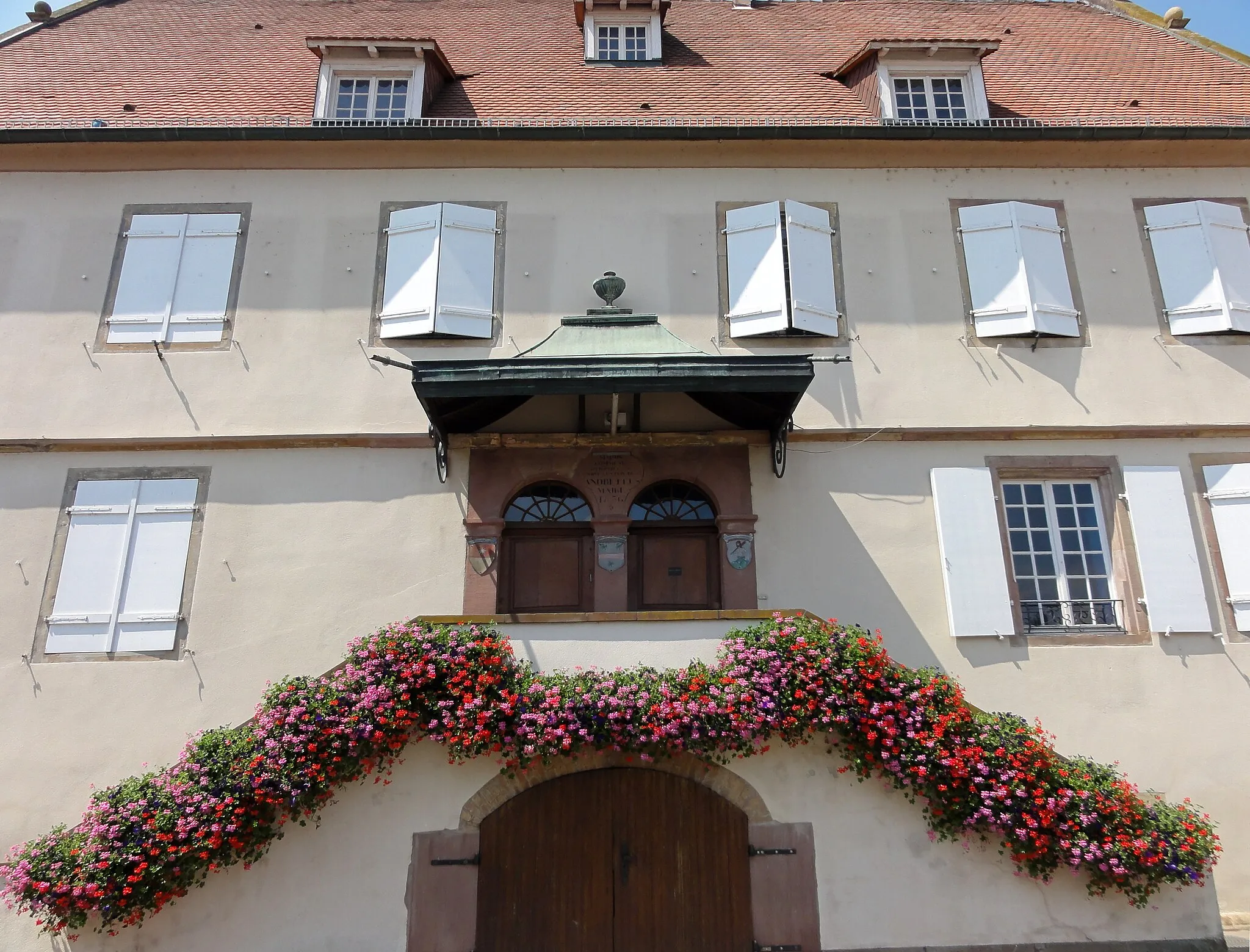 Photo showing: This building is inscrit au titre des monuments historiques de la France. It is indexed in the base Mérimée, a database of architectural heritage maintained by the French Ministry of Culture, under the references PA00084896 and IA00023122 .