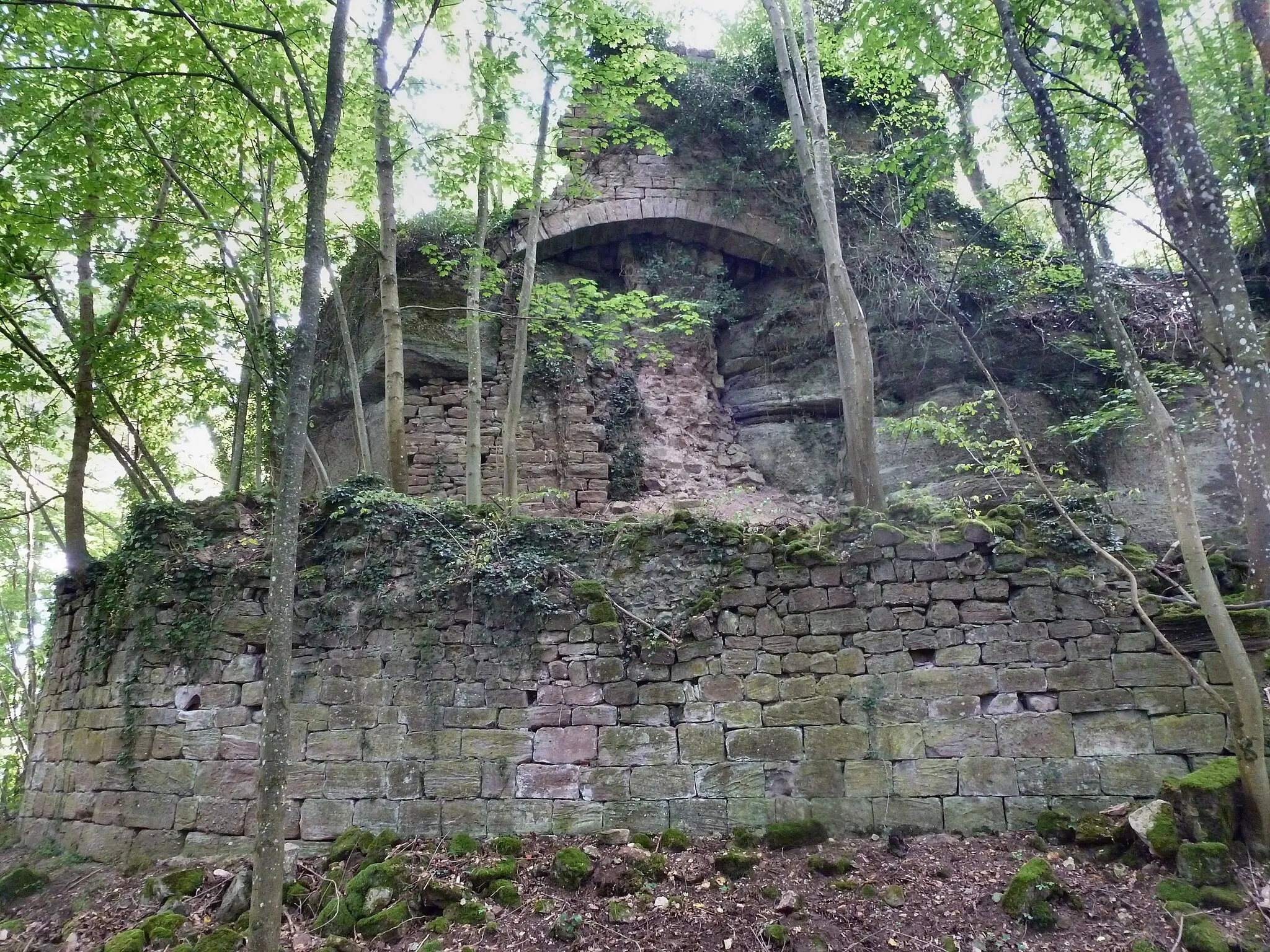 Photo showing: Ruines du château du Herrenstein à Neuwiller-lès-Saverne (Bas-Rhin, Alsace, France).