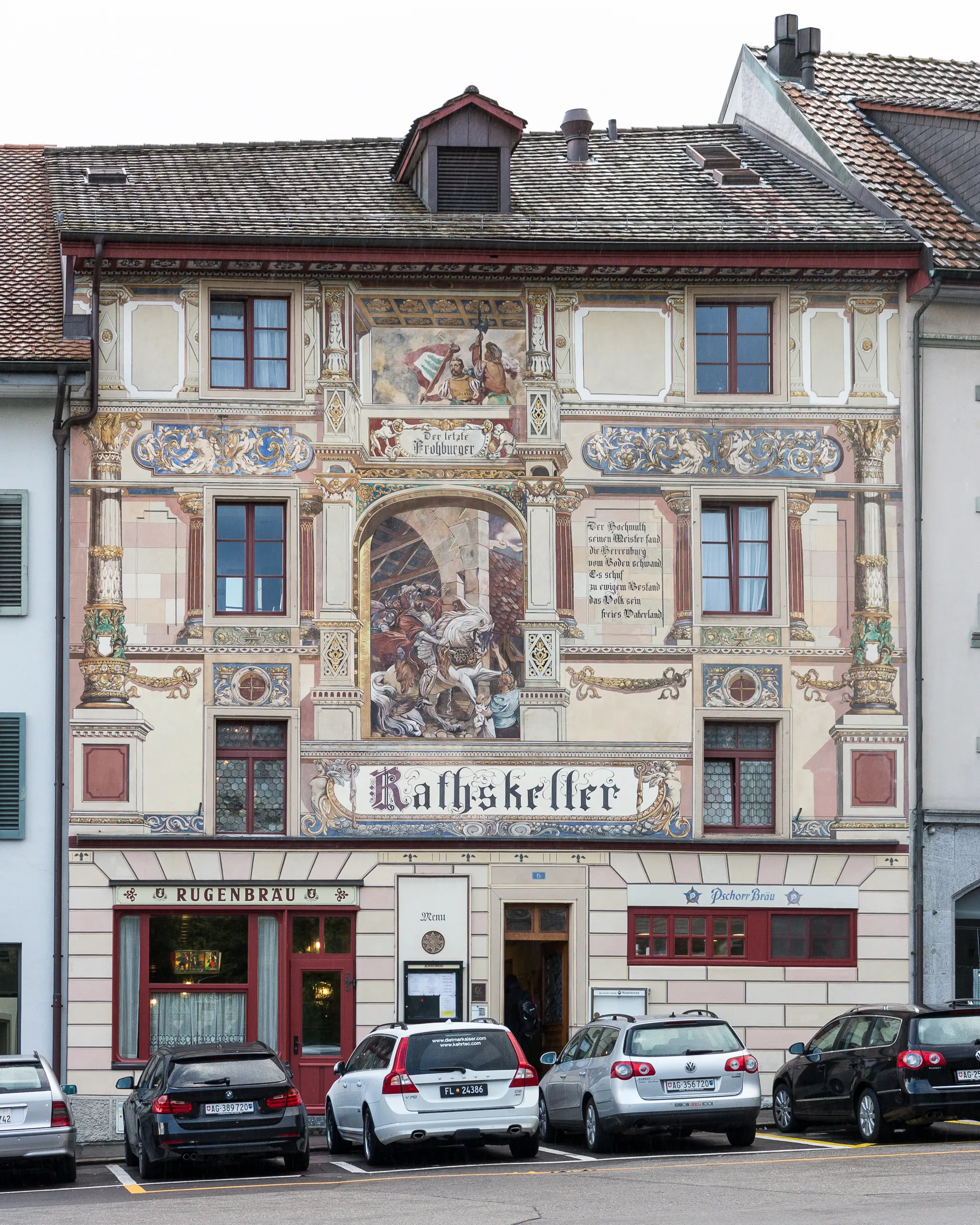 Photo showing: Die Rückseite des "Rathskeller" in Olten ist mit Fassadenmalerei mit historischen Bezug geschmückt