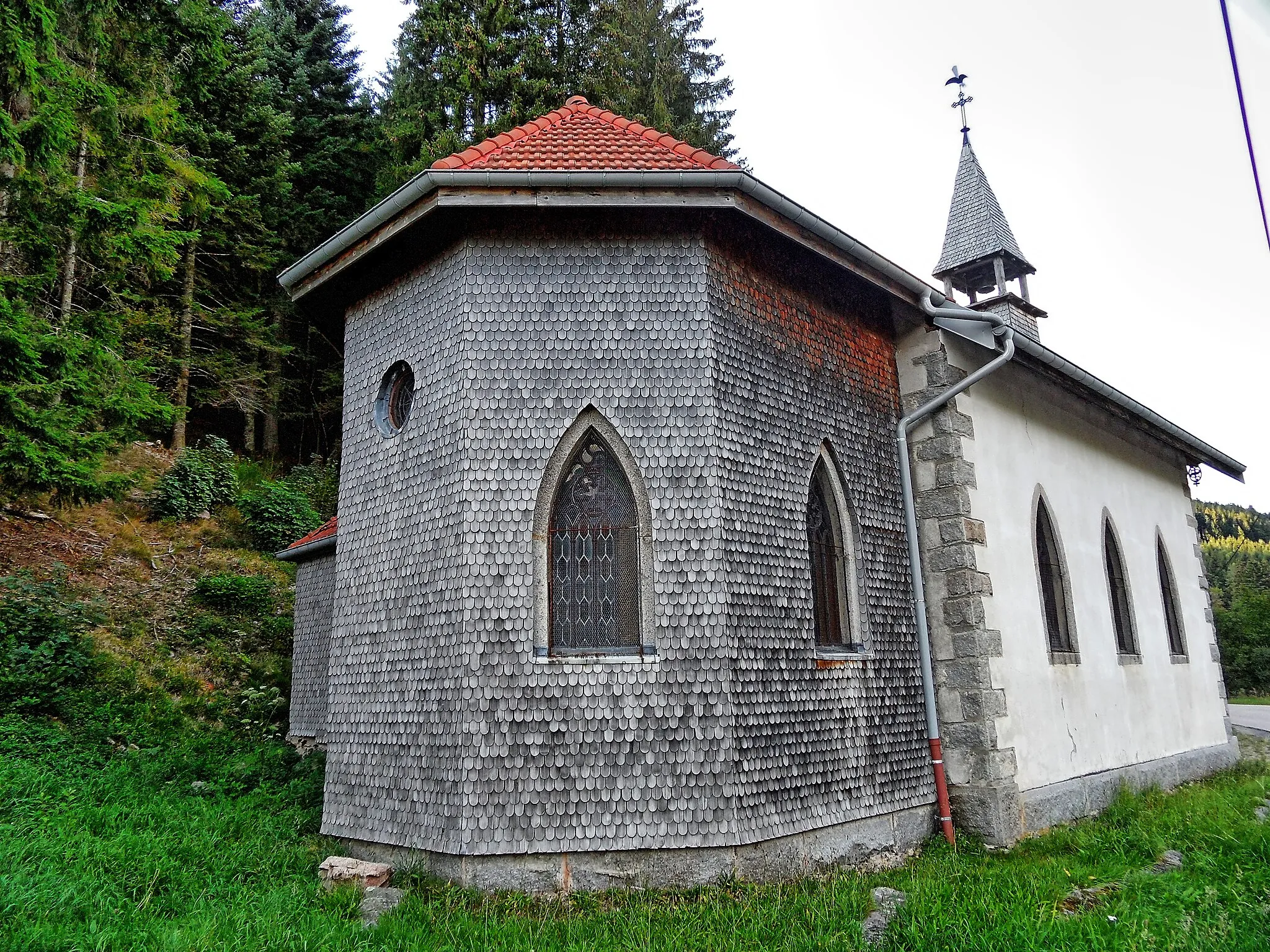 Photo showing: Le chevet de la chapelle Saint Jean-Baptiste du Rudlin