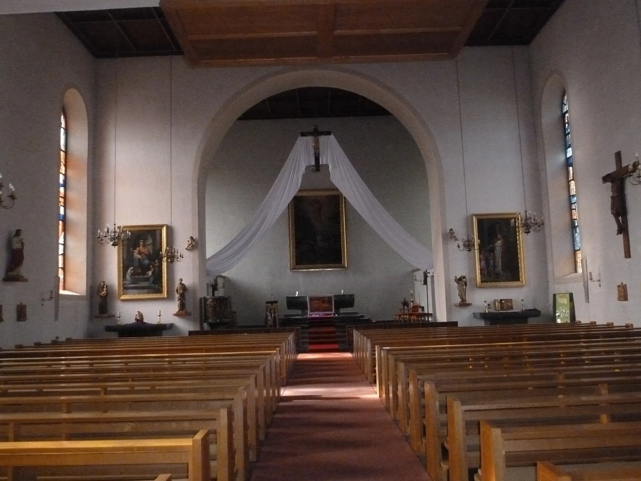 Photo showing: Interior of church St. Nikolaus (Ichenheim, Neuried, Baden-Württemberg, Germany), viewed towards altars