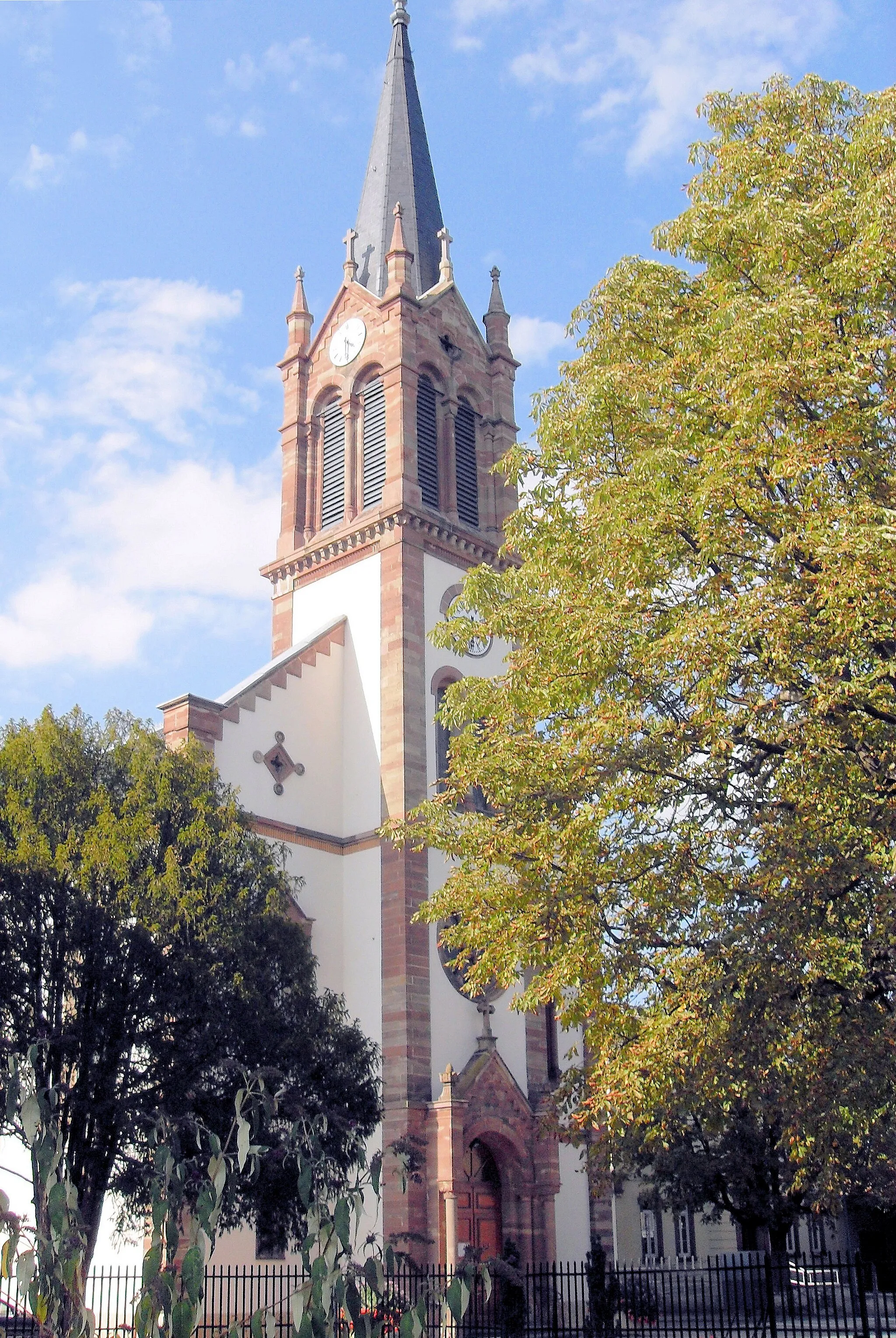 Photo showing: L'église Saint-Charles de Bourgfelden, commune de Saint-Louis (Haut-Rhin), côté sud