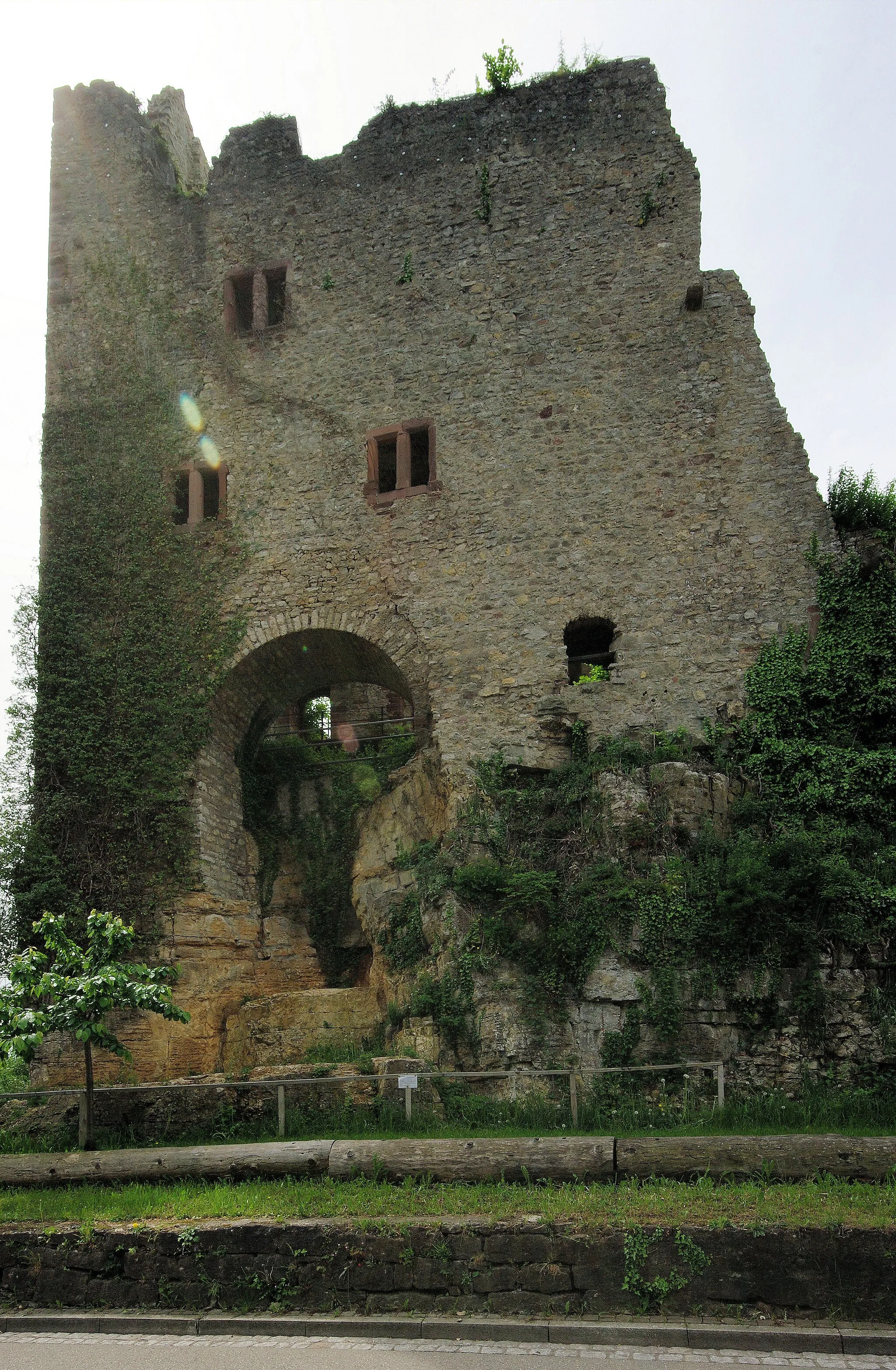 Photo showing: Burg Landeck

Nordseite der Oberburg