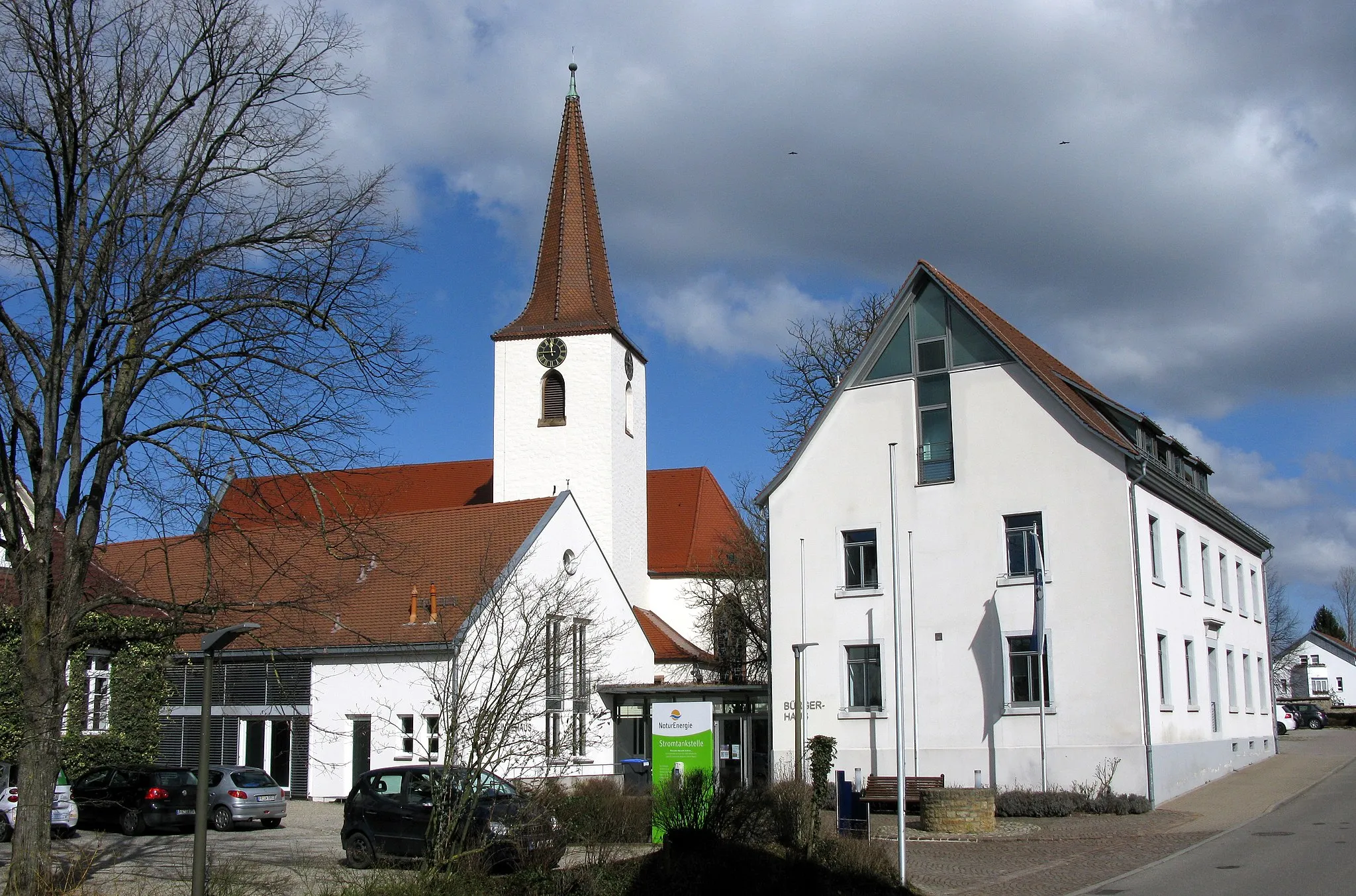 Photo showing: Evangelische Kirche von Schallstadt-Wolfenweiler mit Gemeindehaus (links) und Bürgerhaus (rechts)