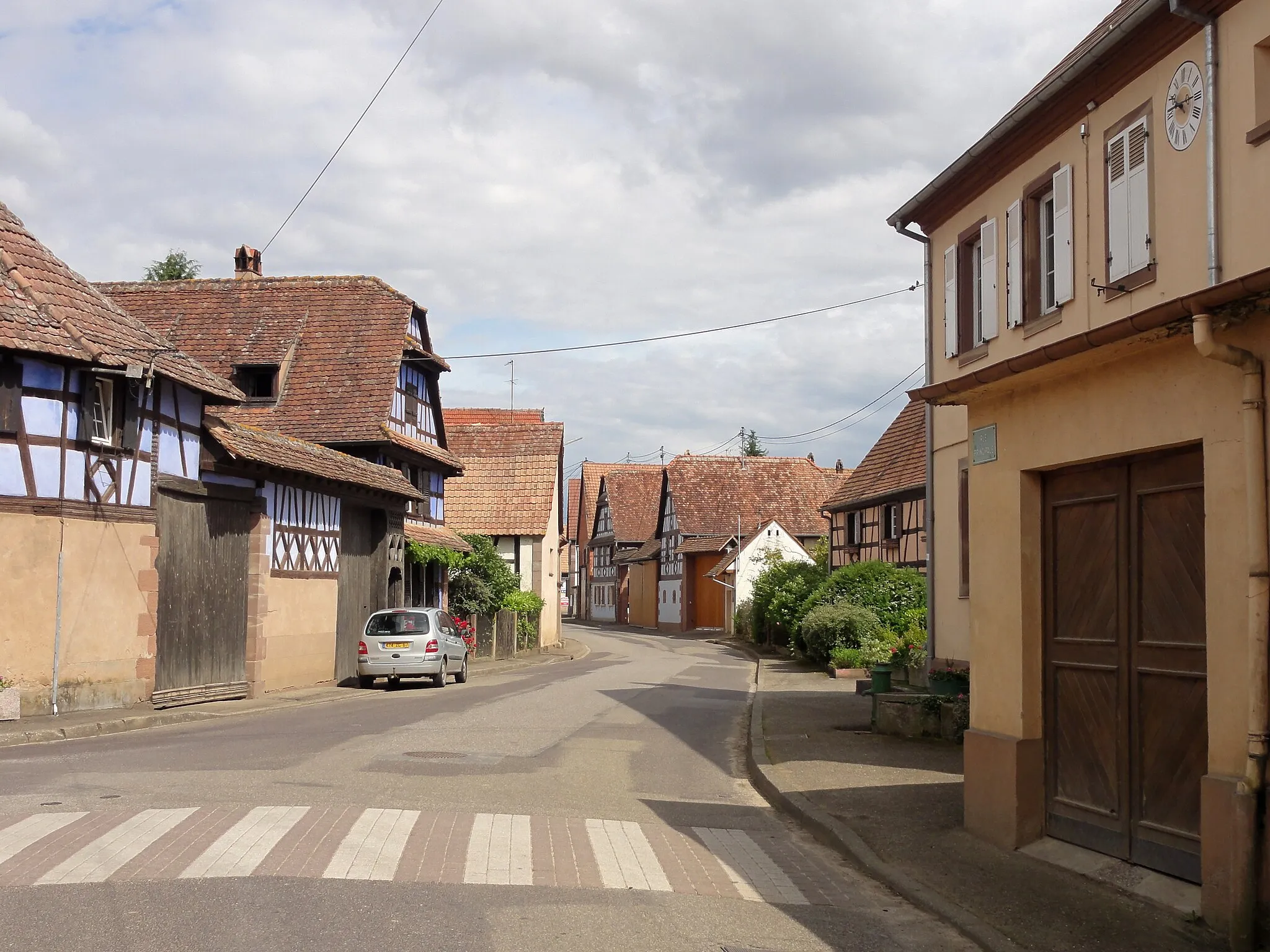 Photo showing: Alsace, Bas-Rhin, Wilshausen, Rue Principale.