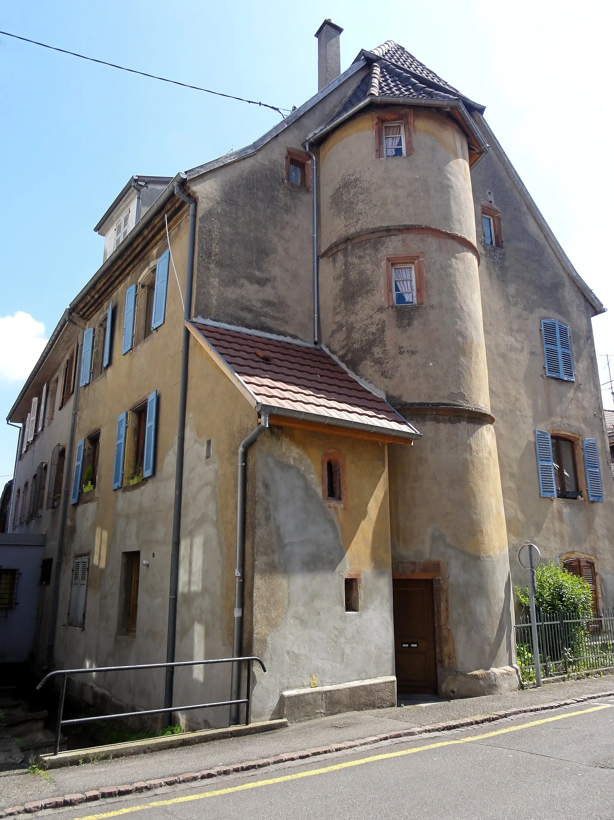 Photo showing: This building is indexed in the base Mérimée, a database of architectural heritage maintained by the French Ministry of Culture, under the reference IA00111964 .