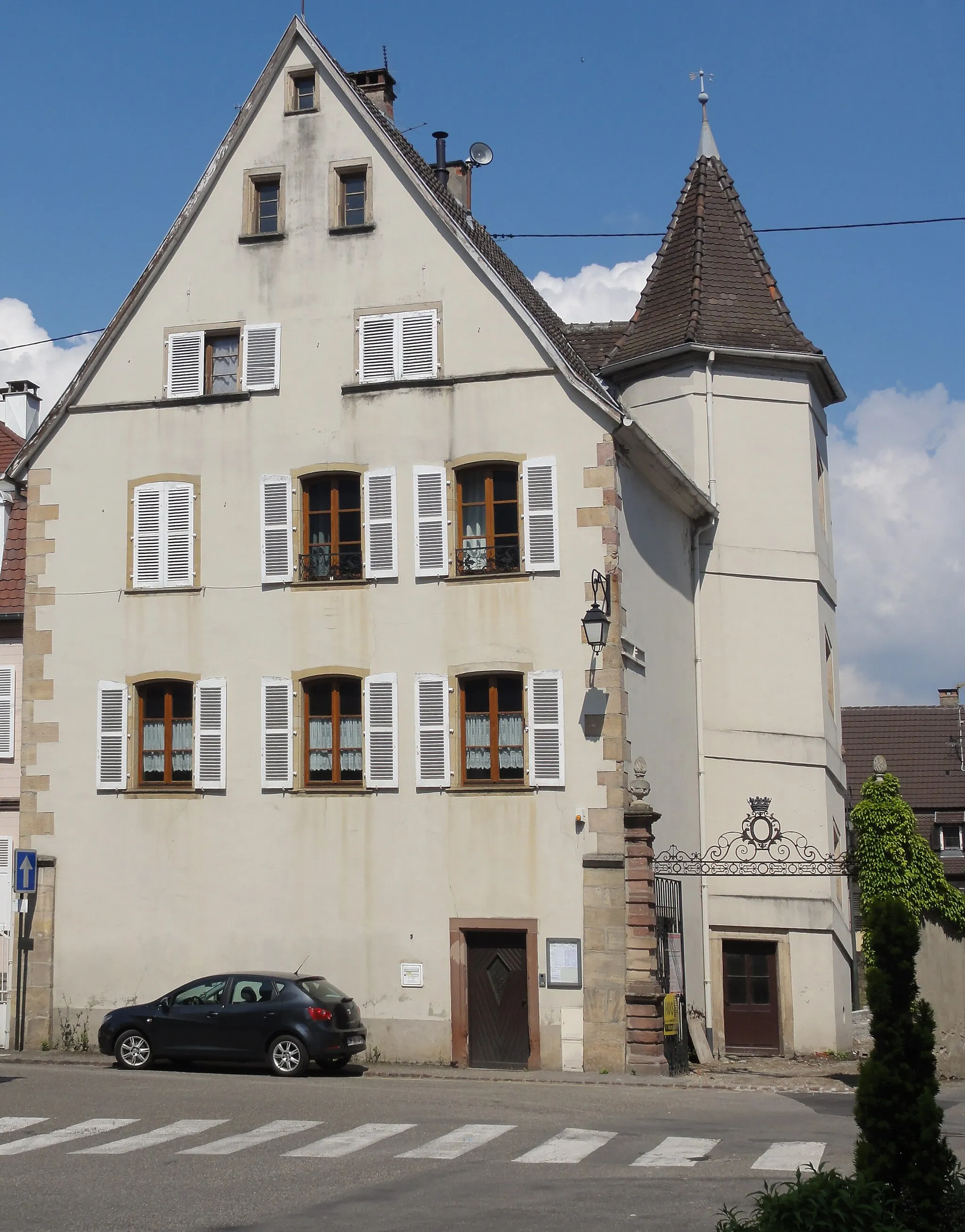 Photo showing: This building is indexed in the base Mérimée, a database of architectural heritage maintained by the French Ministry of Culture, under the reference IA00111961 .