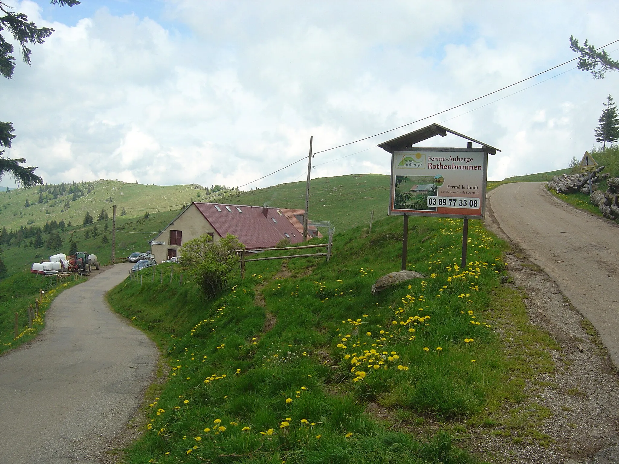 Photo showing: Ferme-auberge du Rothenbrunnen (1135m) dans les derniers hectomètres avant le col du Petit Ballon, sur le versant nord-ouest (grimpé depuis Metzeral)