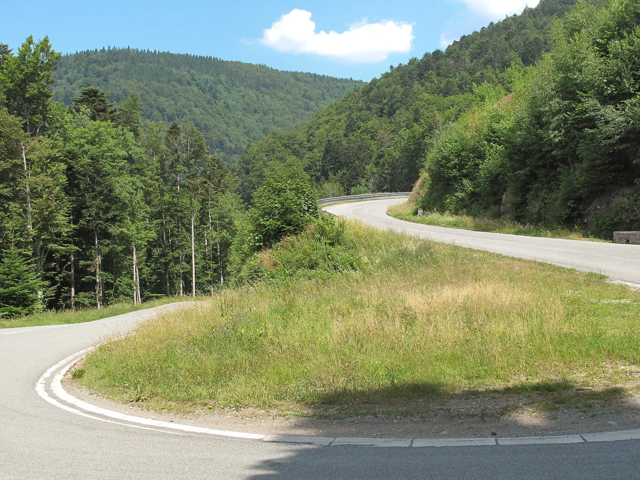 Photo showing: between Lepuix and Ballon d'Alsace, hairpin turn