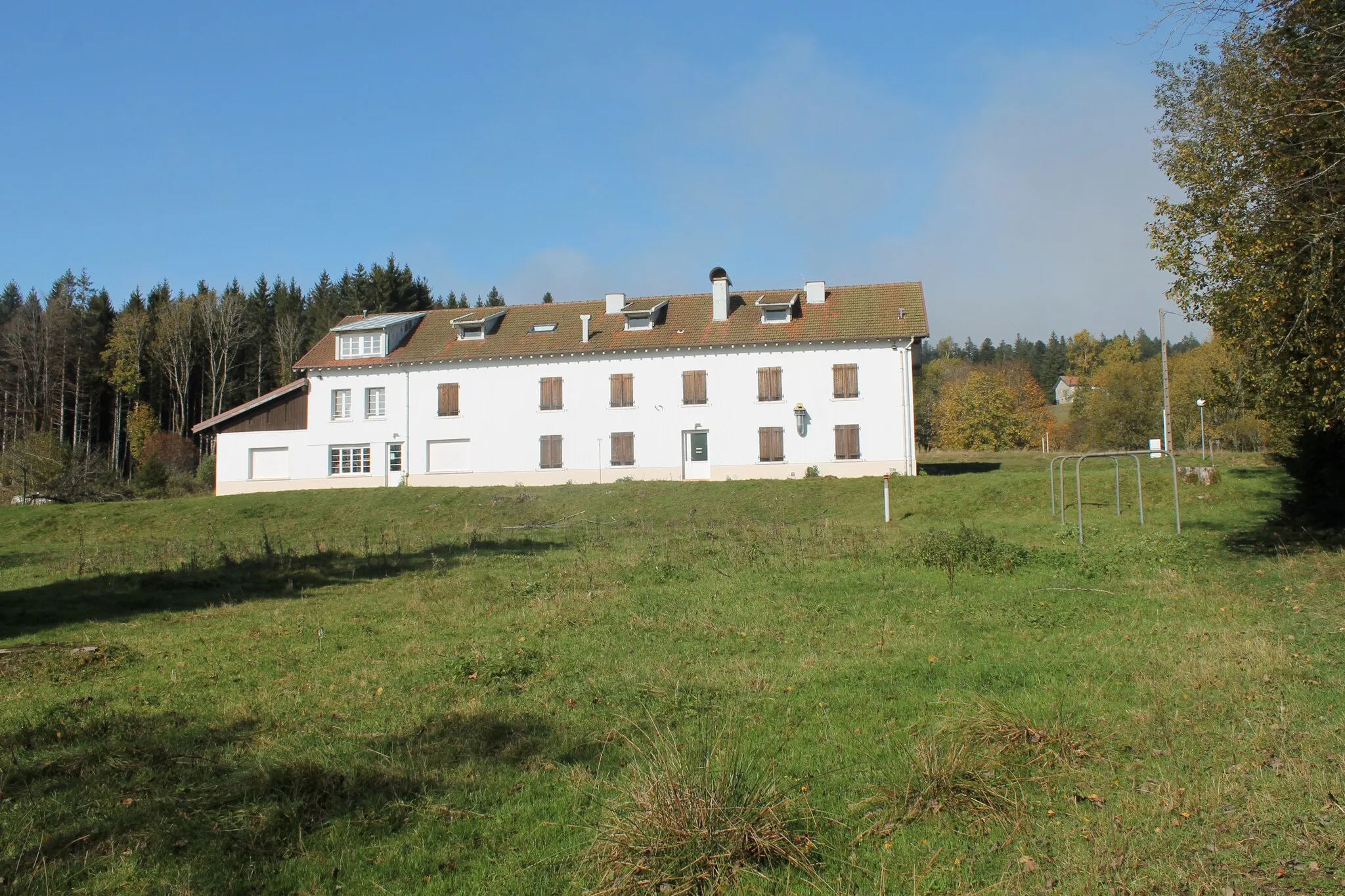 Photo showing: Ancienne ferme reconvertie en centre de vacances Saint-Rémi