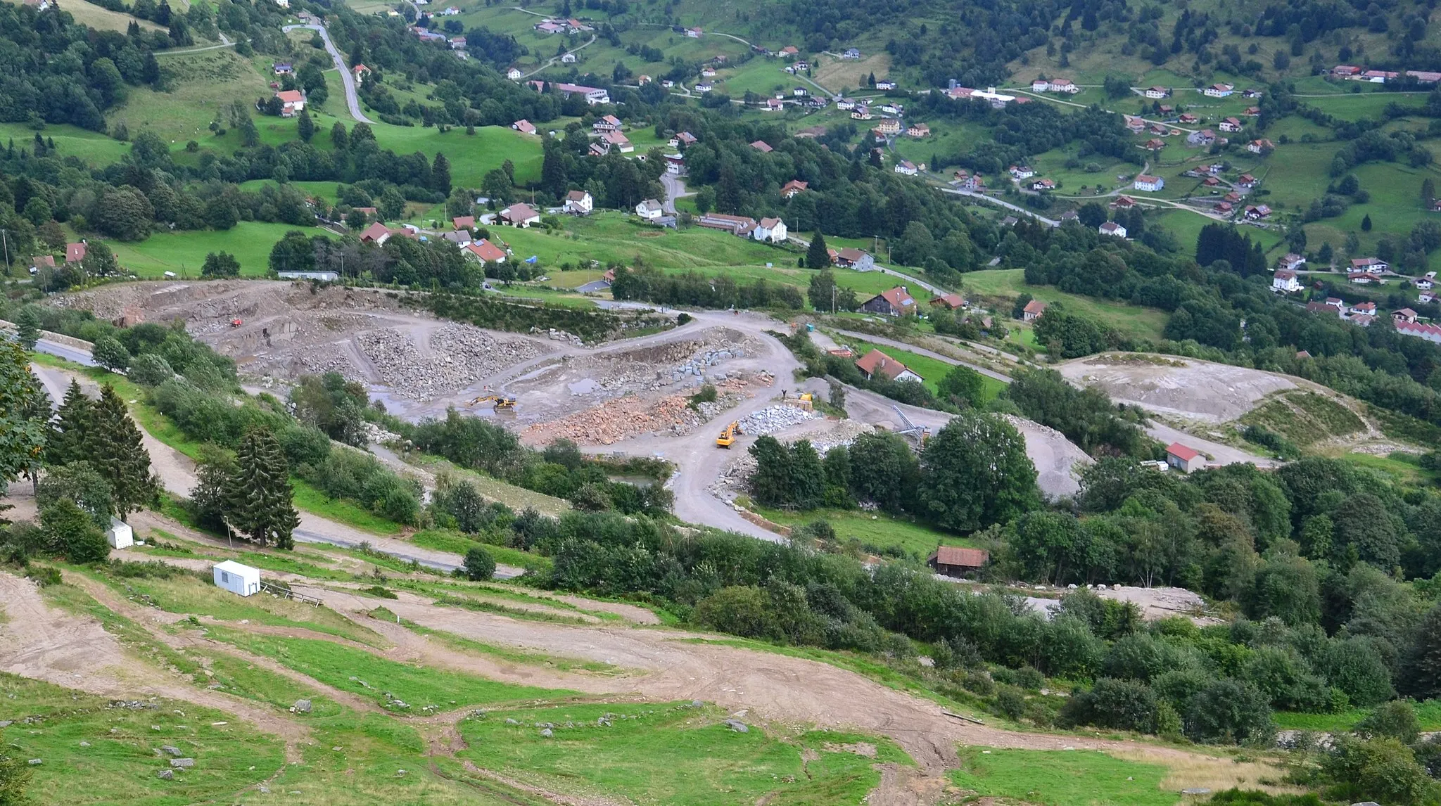 Photo showing: Carrière de granite sous le Moutier des Fées à La Bresse.