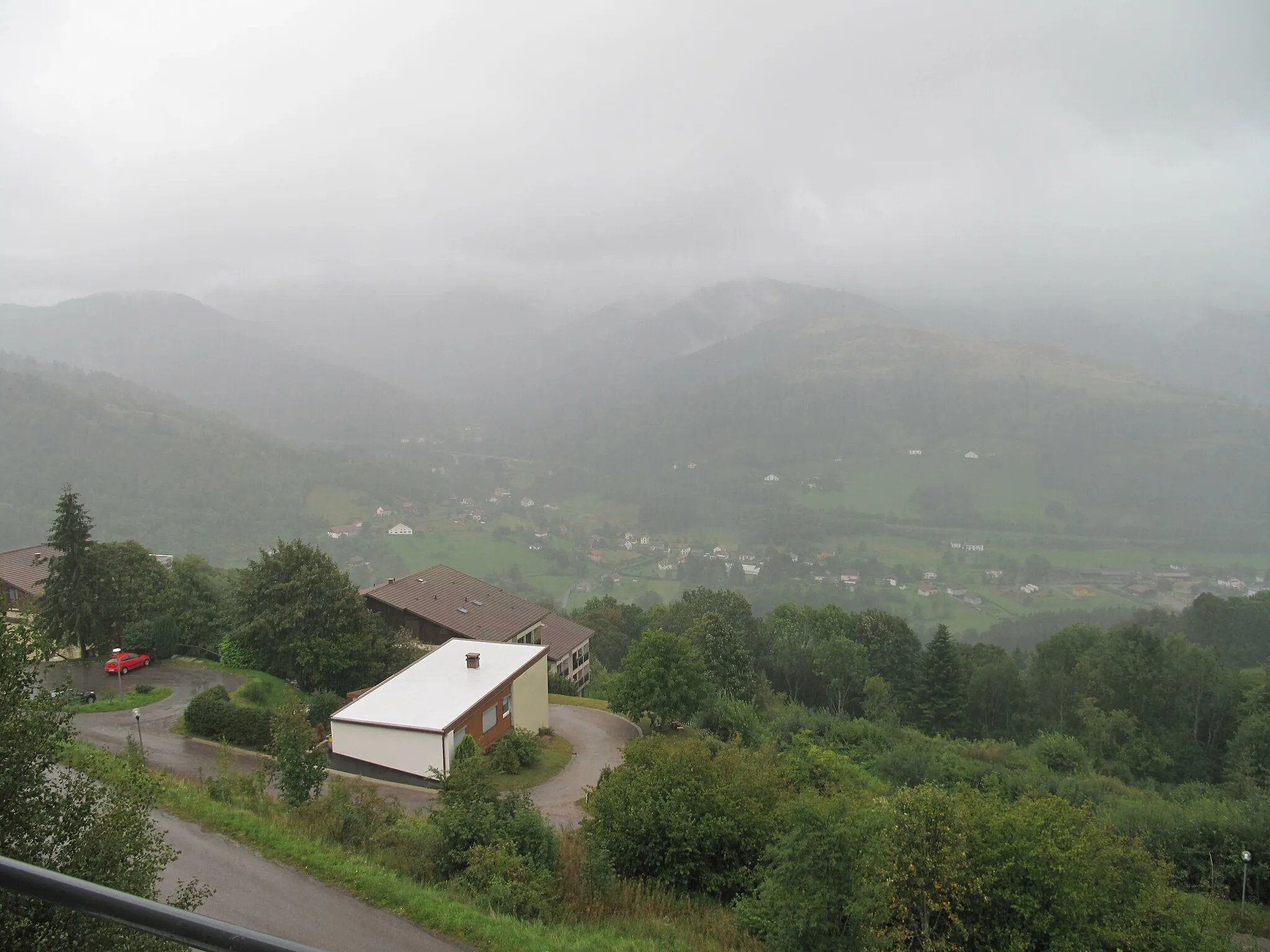 Photo showing: The col de Bussang seen from the buildings of the holidays center Azureva with cloudy weather (Vosges, France).