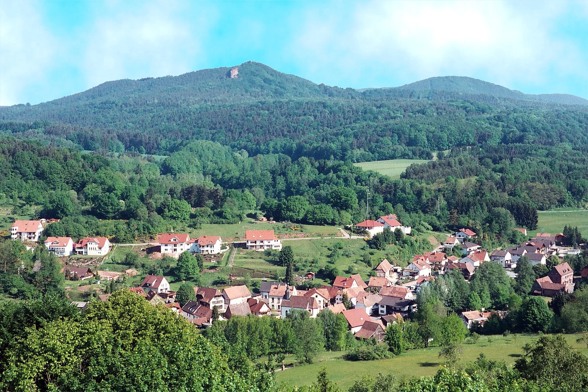 Photo showing: View from the Berwartstein castle to Erlenbach bei Dahn