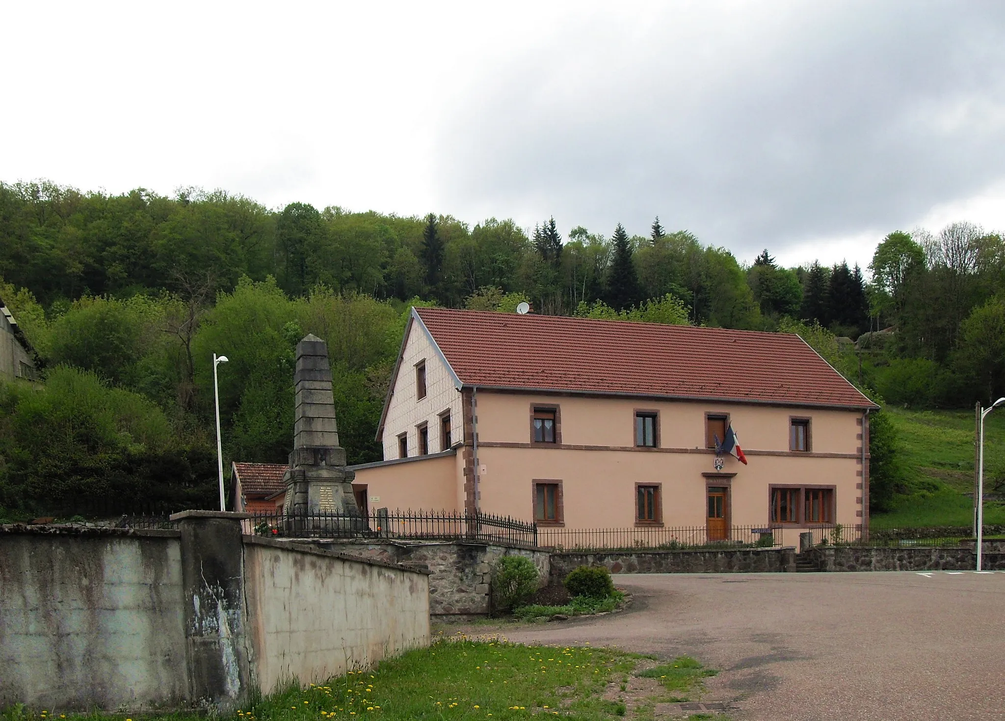 Photo showing: La mairie de Haut-du-Them-Château-Lambert