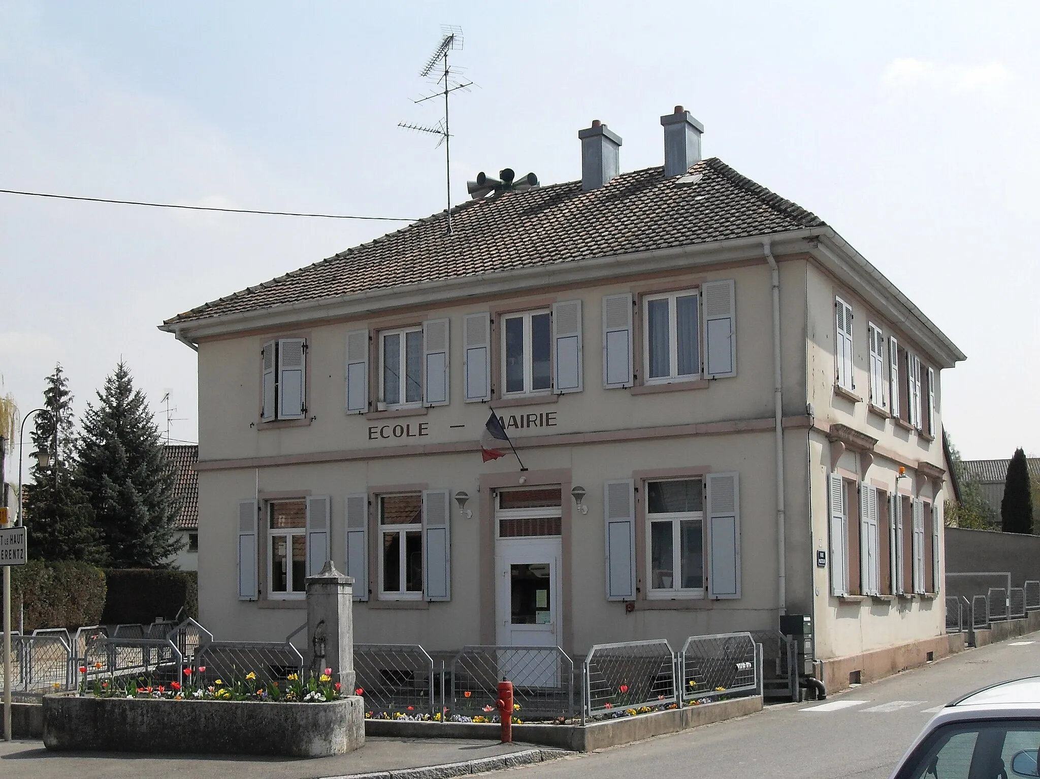 Photo showing: Mairie-école de Zaessingue