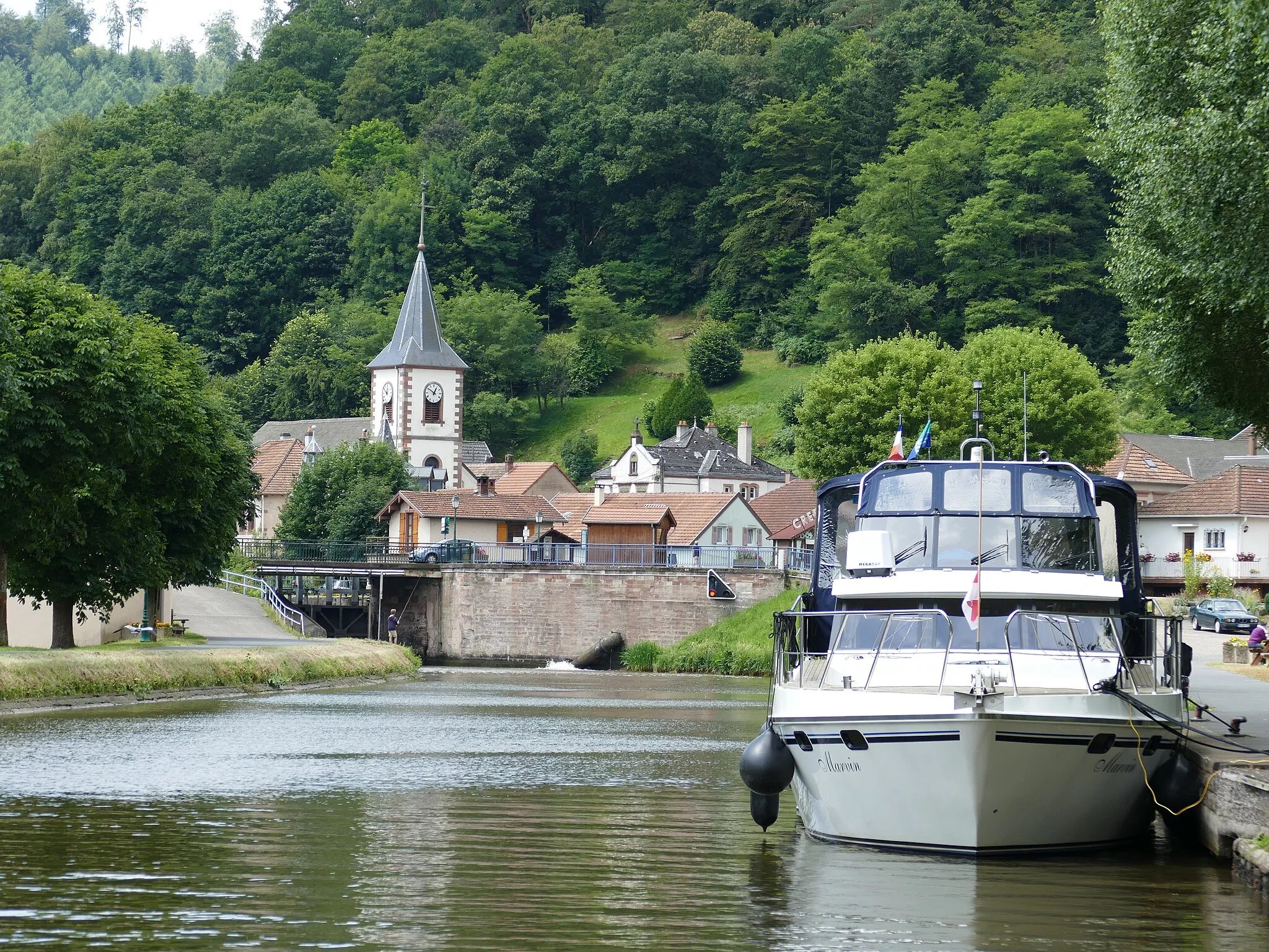 Photo showing: Anlegestelle im Zentrum von Lutzelbourg unterhalb der Schleuse 21