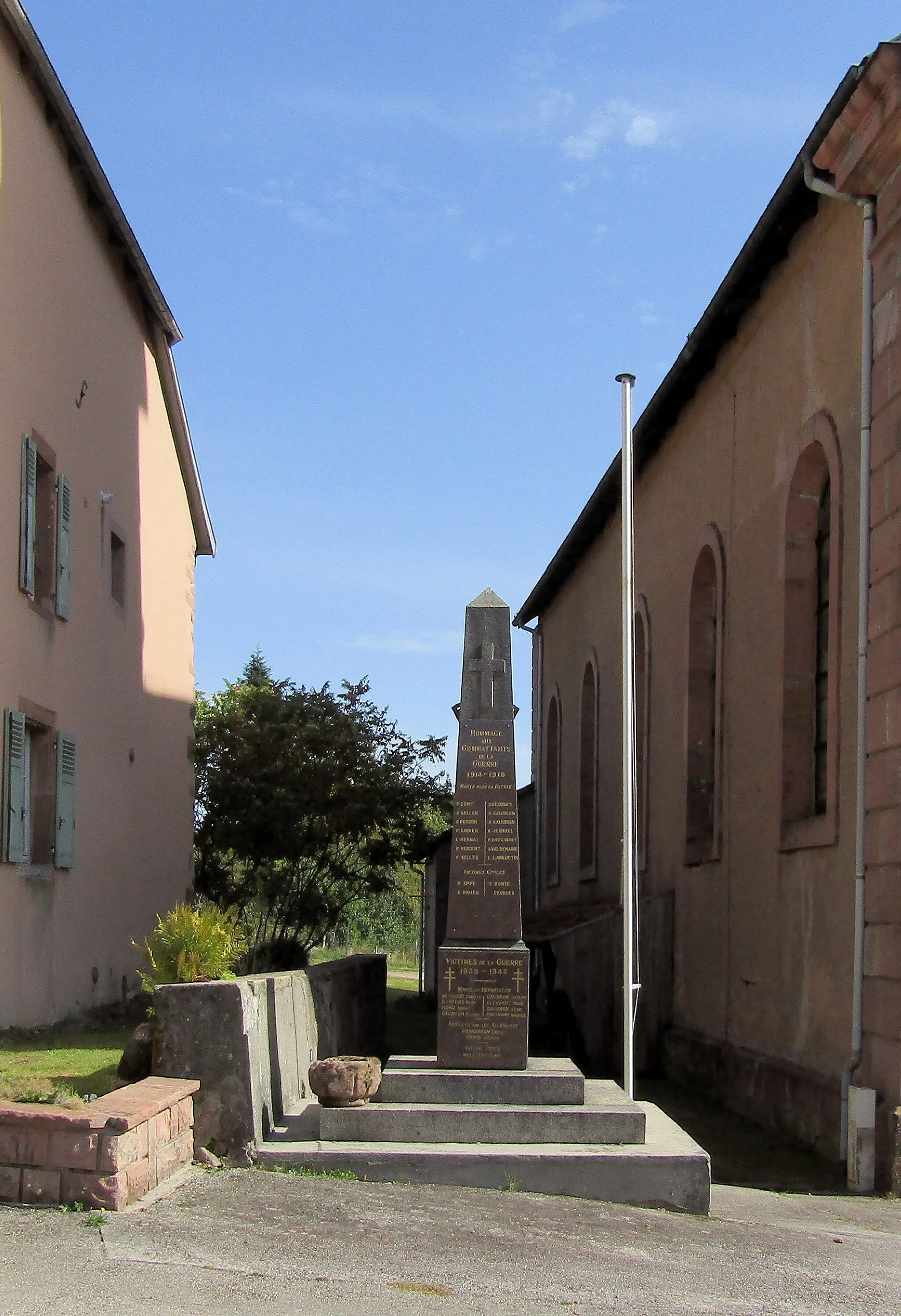 Photo showing: Le monument aux morts de La Grande-Fosse