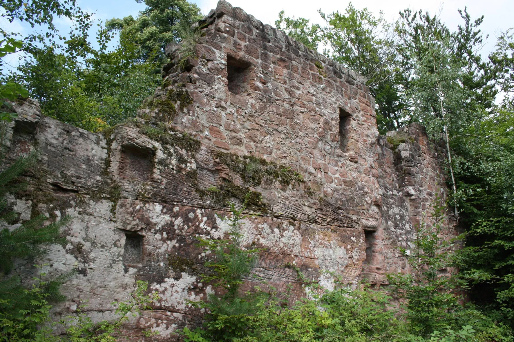Photo showing: Gebäuderest der Unterburg