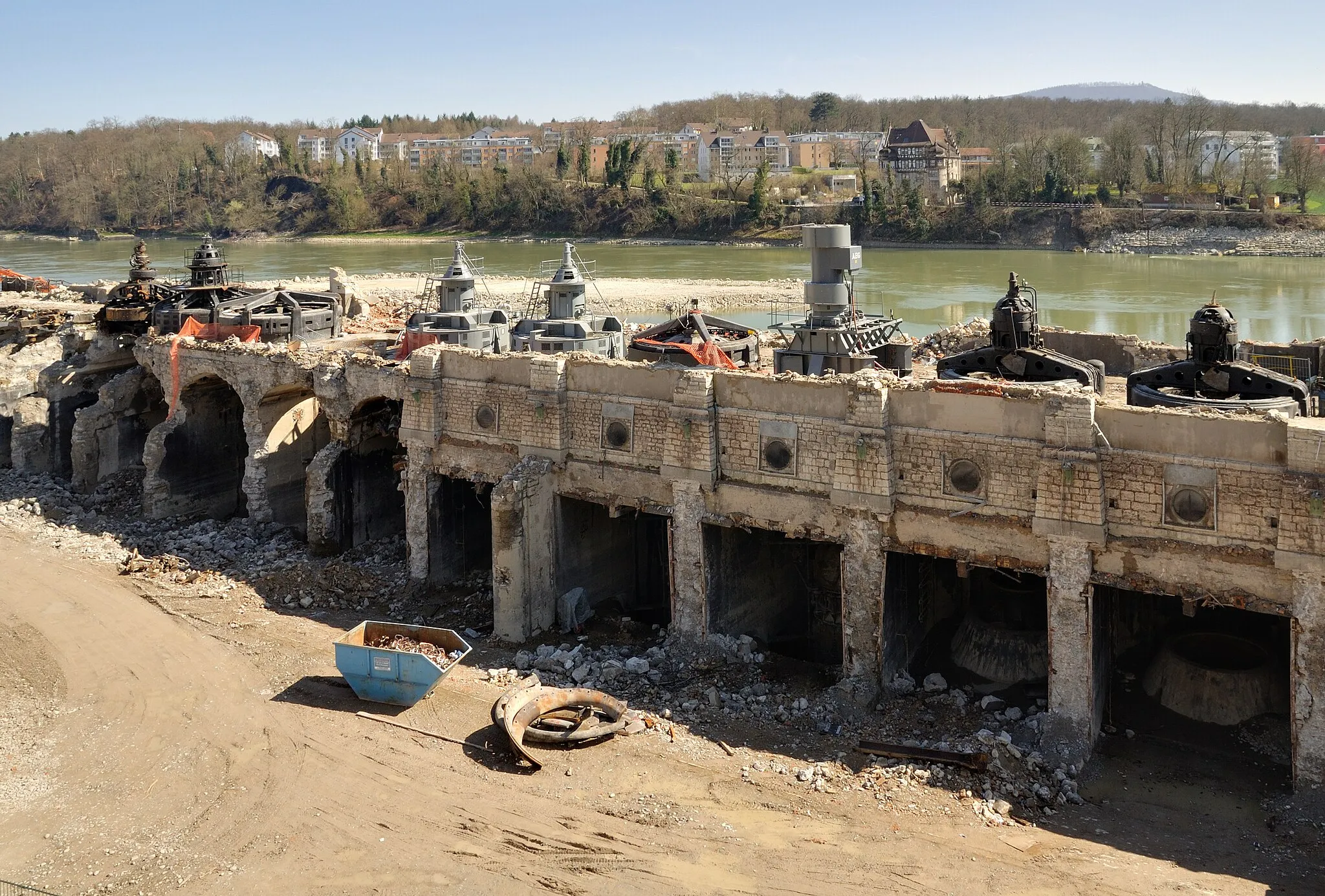 Photo showing: Rheinfelden: remaining parts of the old hydroelectric power plant, turbine are partially visible