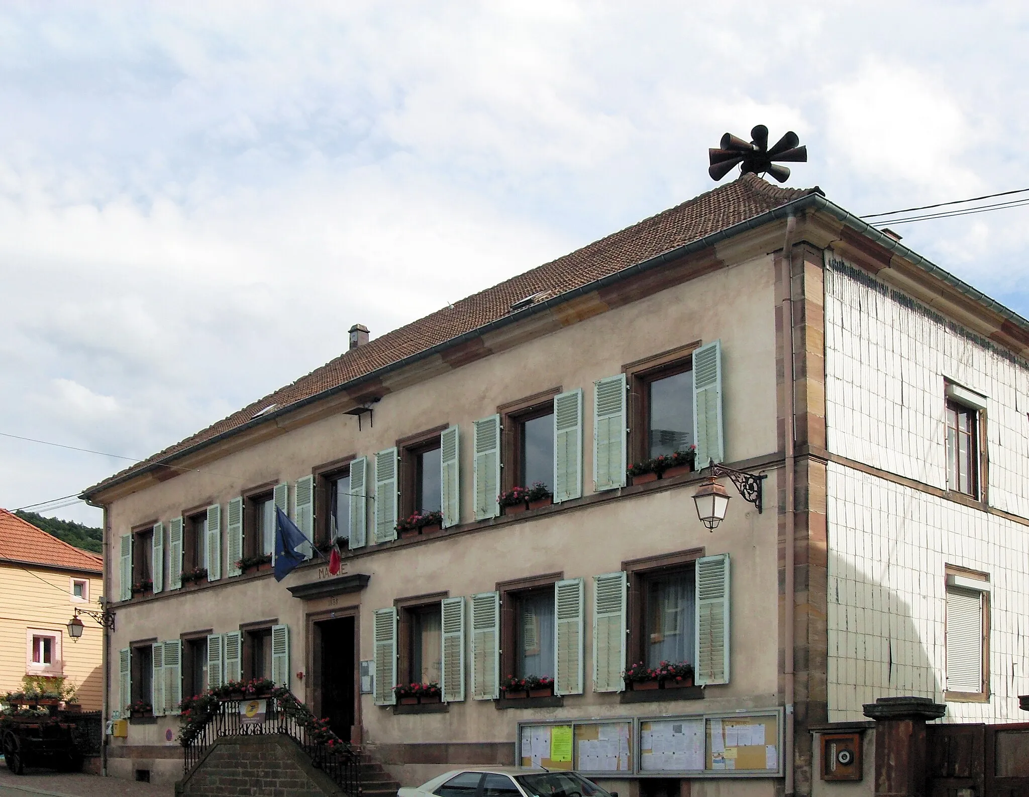 Photo showing: La mairie, l'ancienne maitie-école de Russ