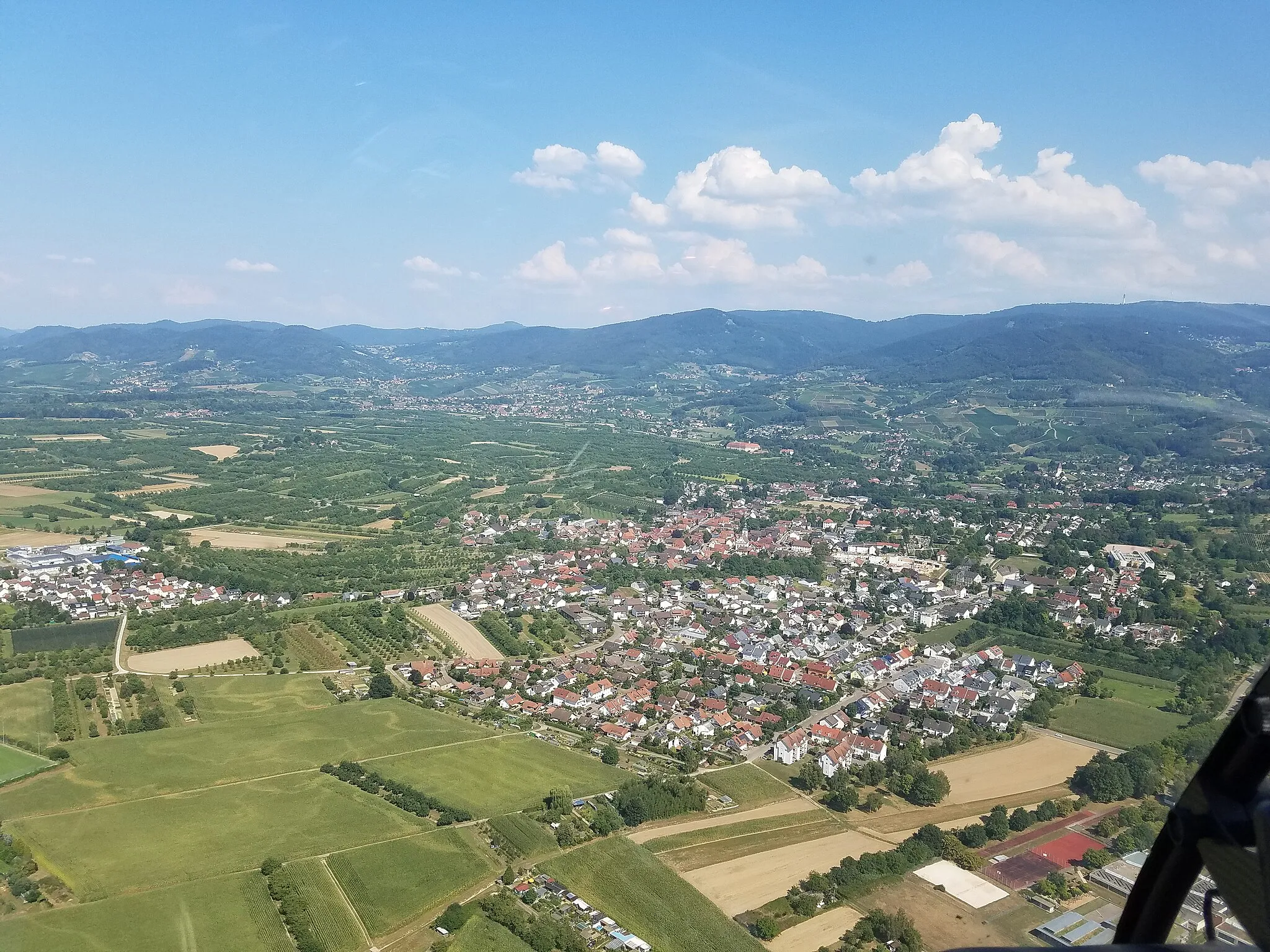 Photo showing: Luftaufnahme von Sasbach von Westen aus