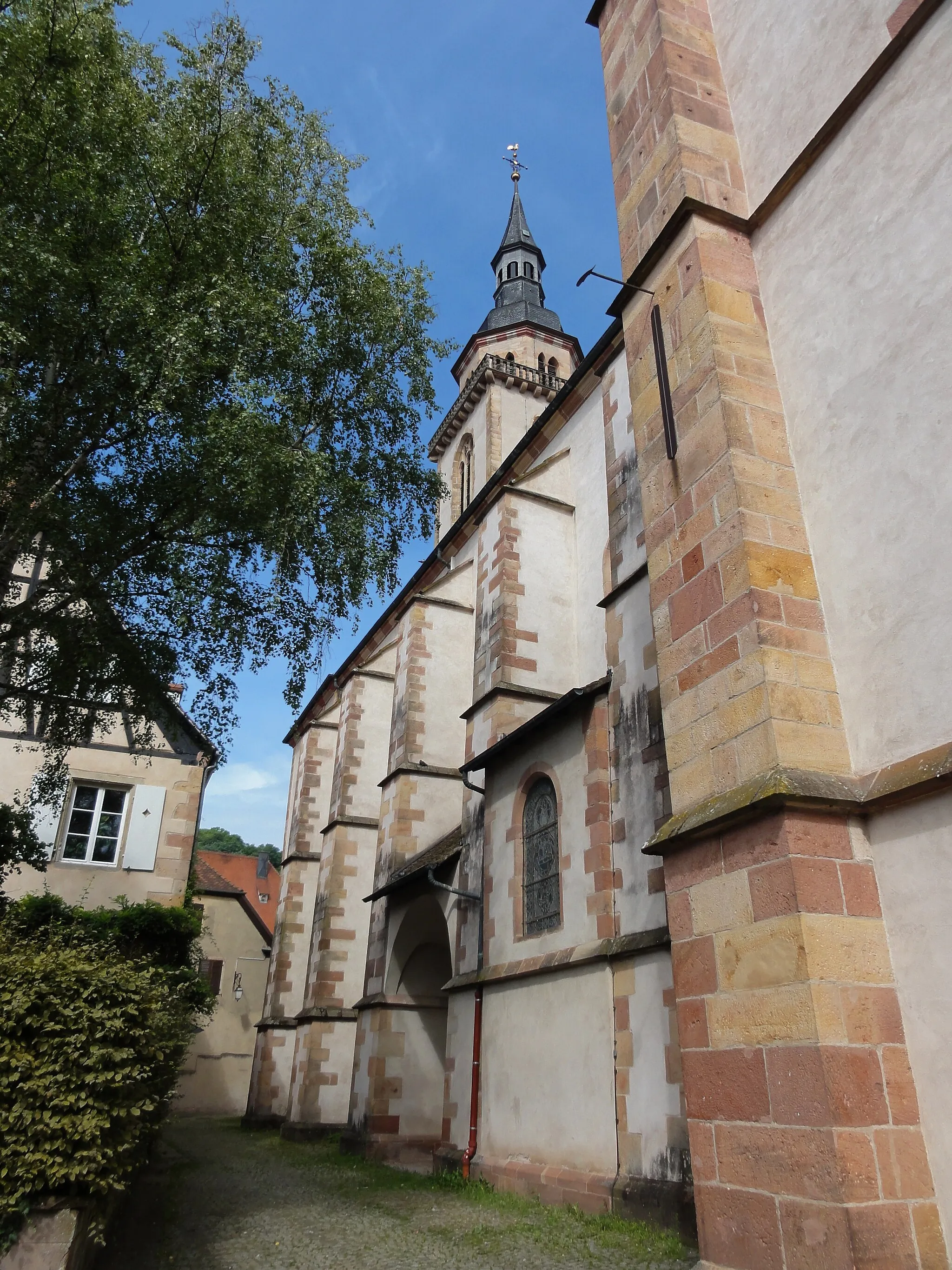 Photo showing: Alsace, Bas-Rhin, Andlau, Église Saints-Pierre-et-Paul dite Sainte-Richarde (PA00084587, IA00115010). Façade sud.