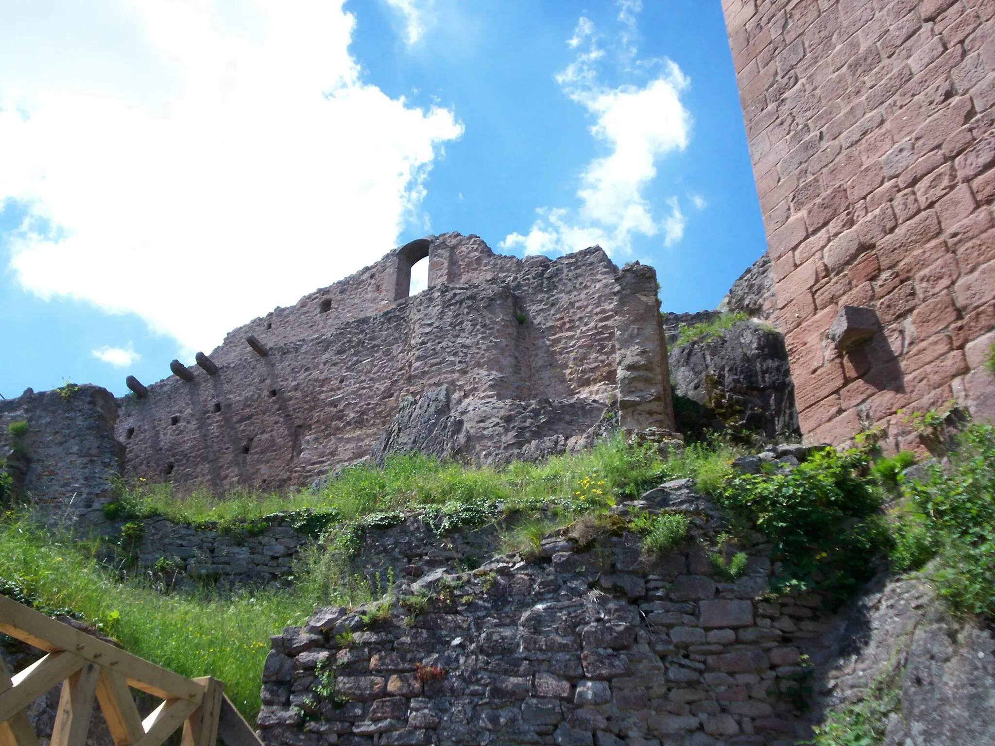 Photo showing: fr:Château de Saint-Ulrich, près de fr:Ribeauvillé, dans le fr:Haut-Rhin.