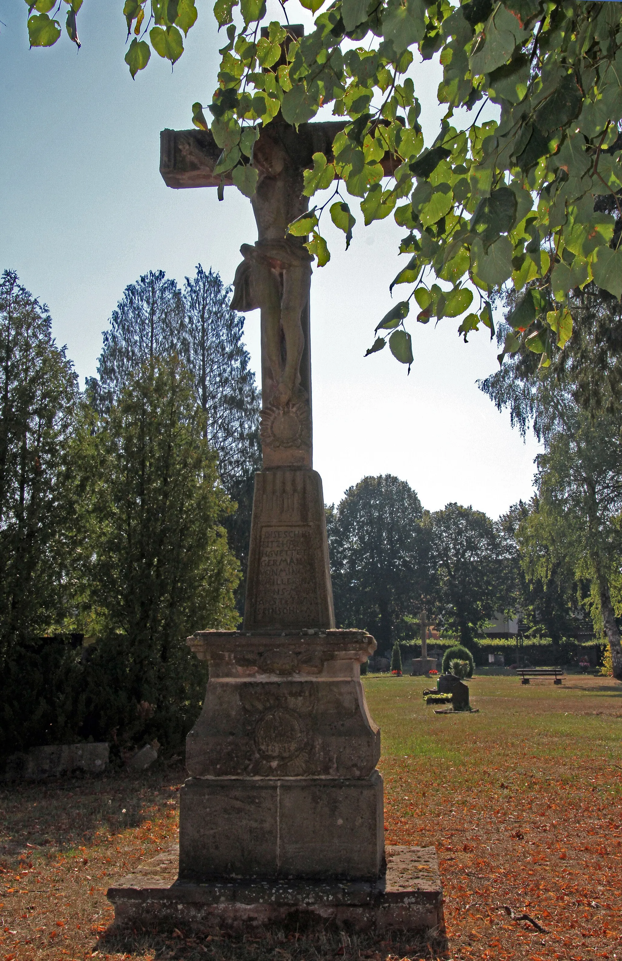 Photo showing: Münchweiler an der Rodalb, Pirminiusstraße, auf dem alten Friedhof; Kruzifix, klassizistisch, bezeichnet 1813.