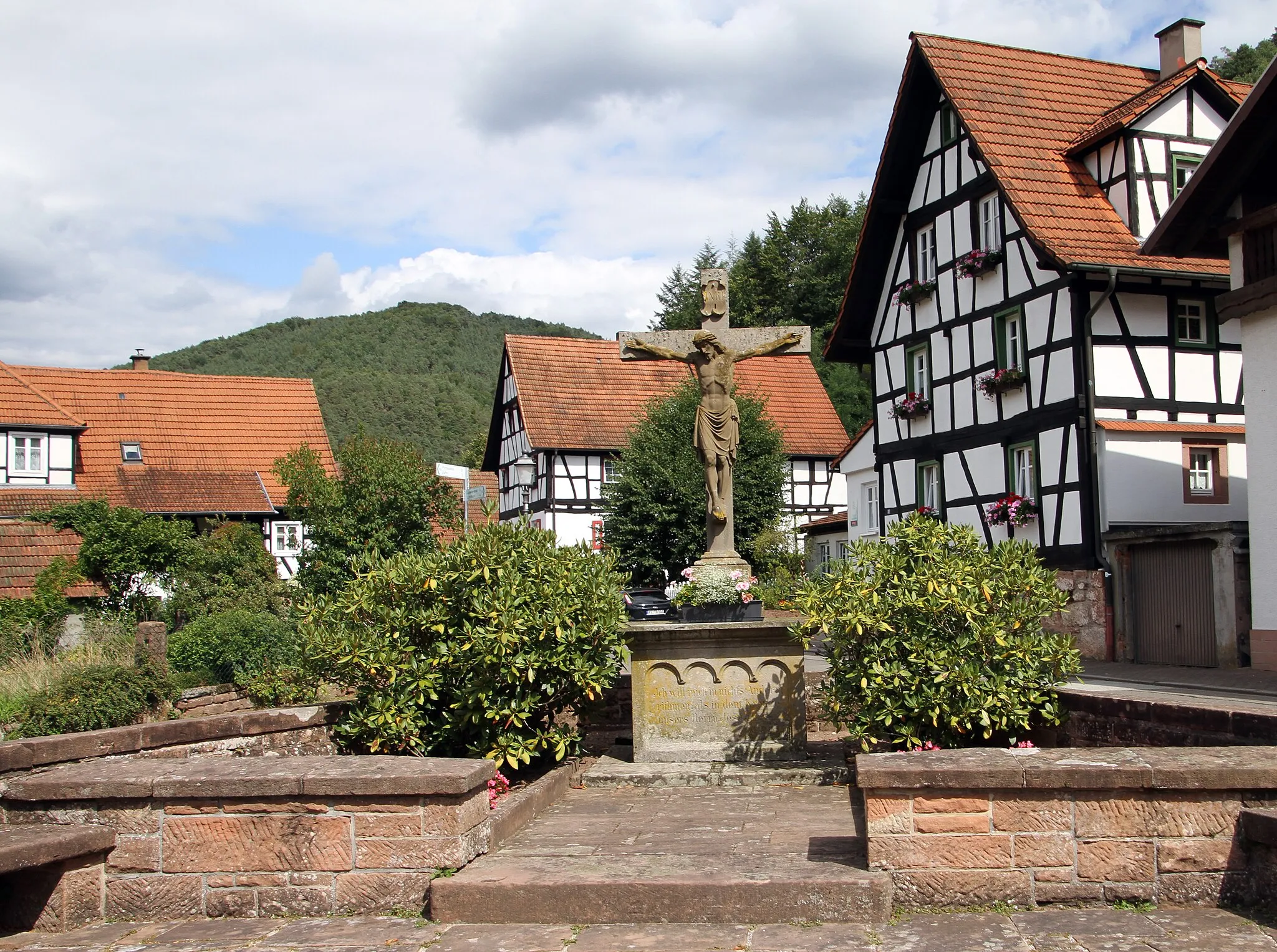 Photo showing: Erfweiler, Winterbergstraße 78; Kruzifix, bezeichnet 1901.