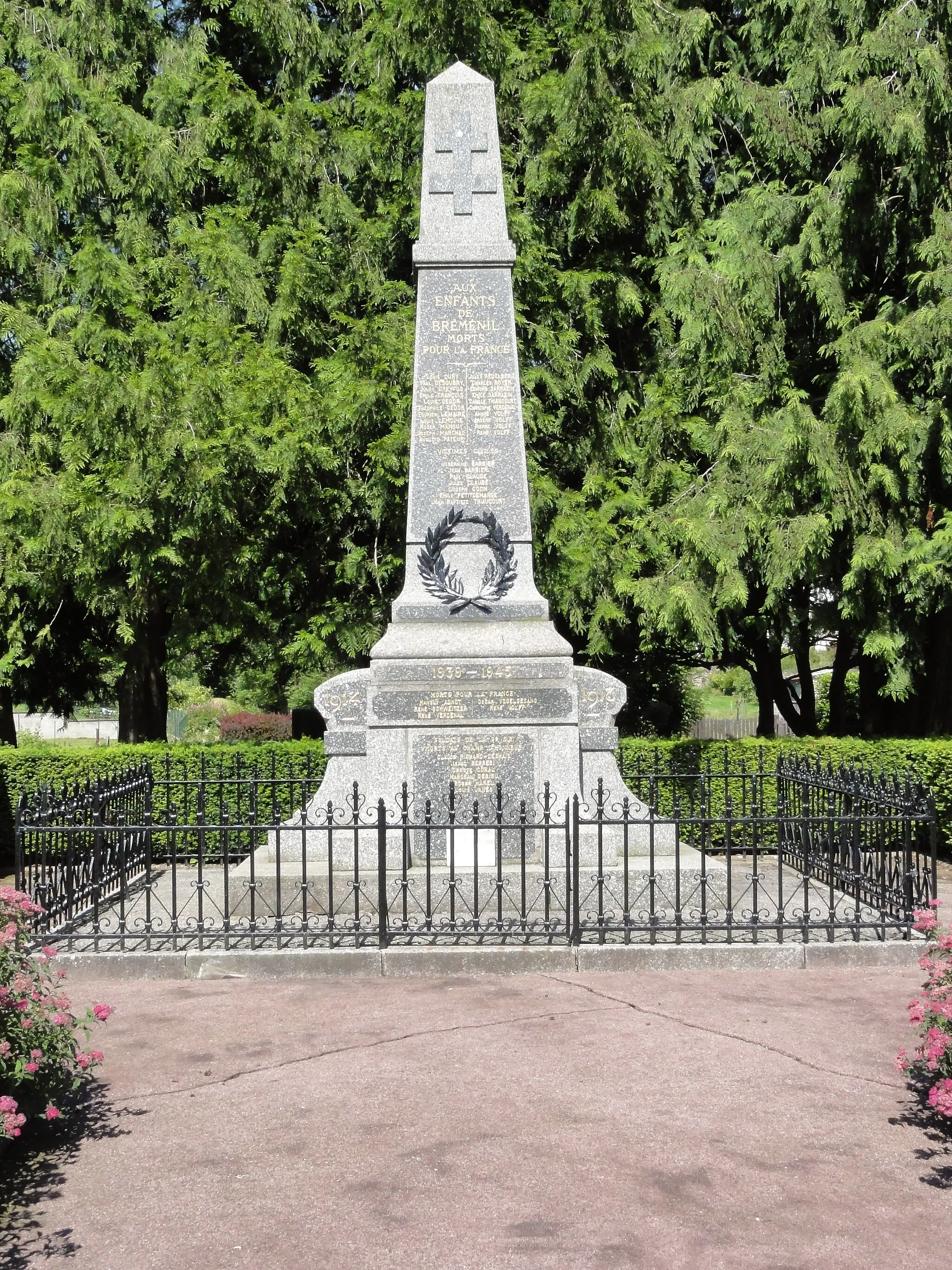 Photo showing: Bréménil (M-et-M) monument aux morts