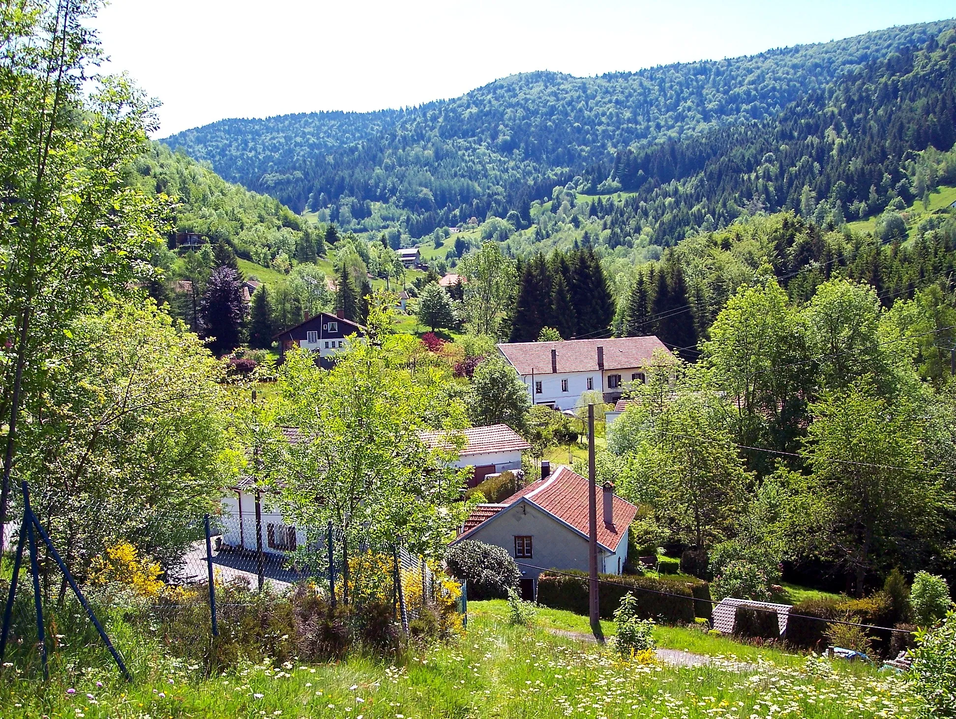 Photo showing: Amont de la vallée des Charbonniers, vue de la chapelle des Charbonniers. Saint-Maurice-sur-Moselle. Vosges.