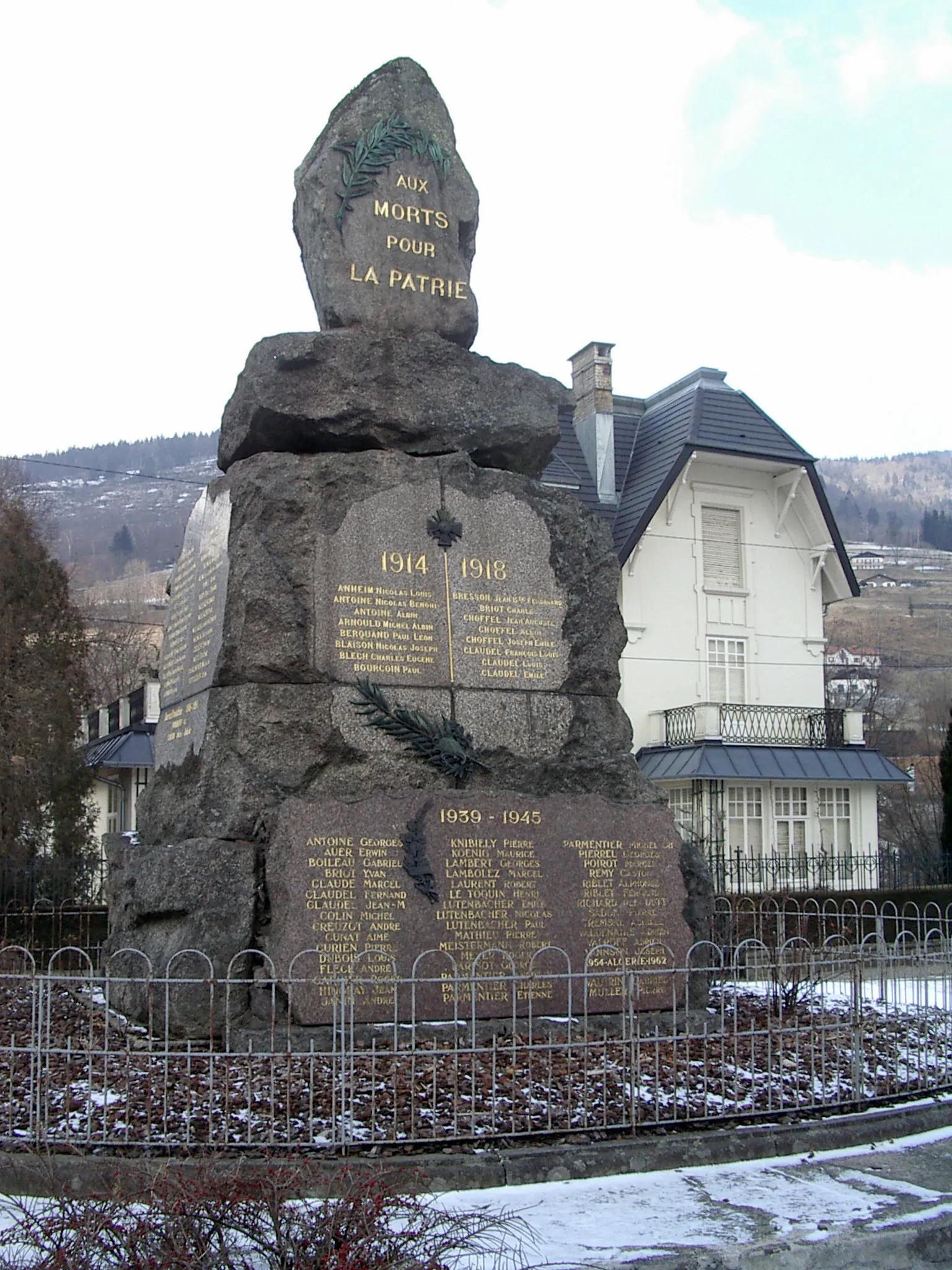 Photo showing: Monument aux morts de Bussang (Vosges, 88)