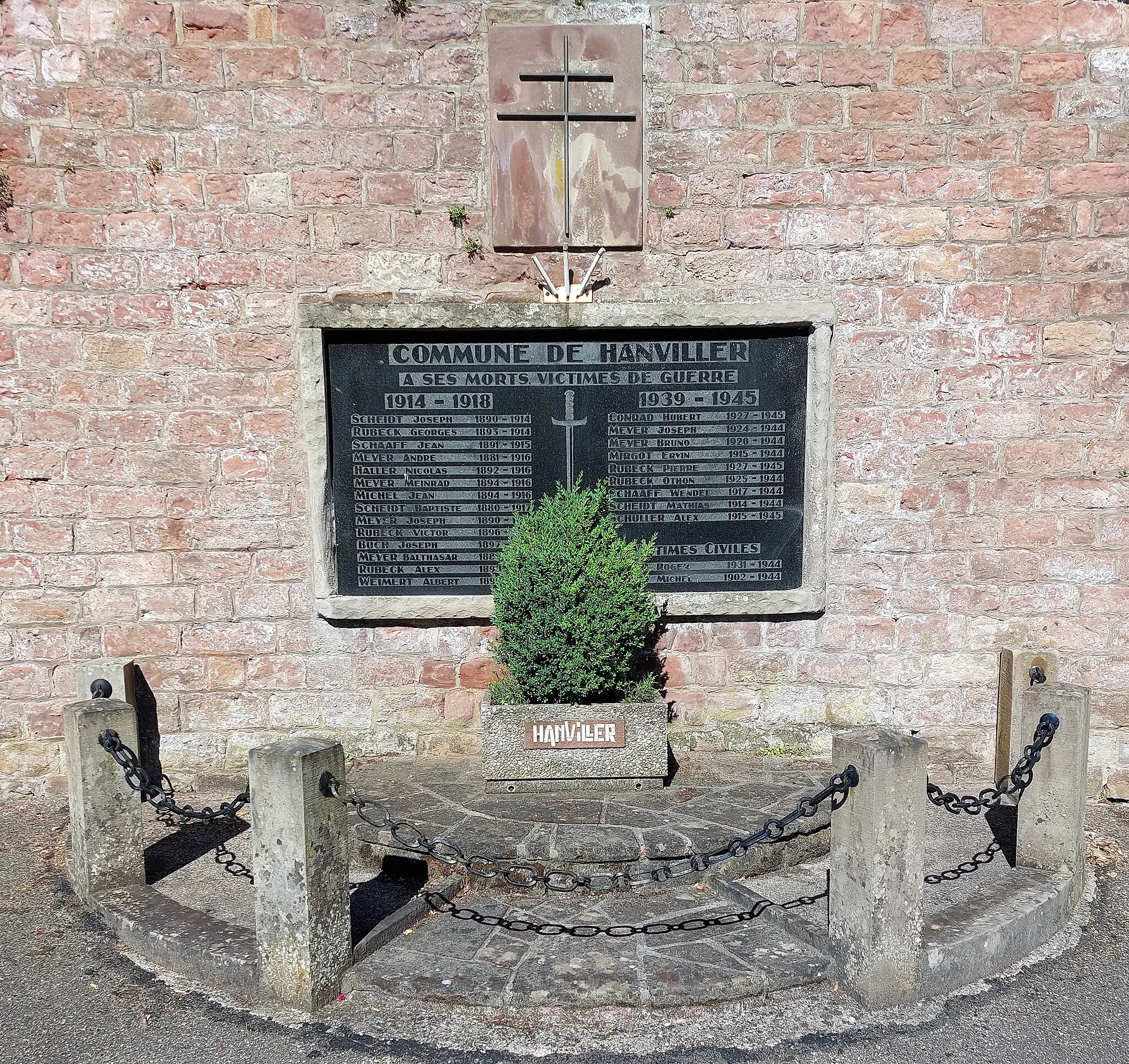 Photo showing: Monument aux morts de 14-18 et 39-45 à Hanviller