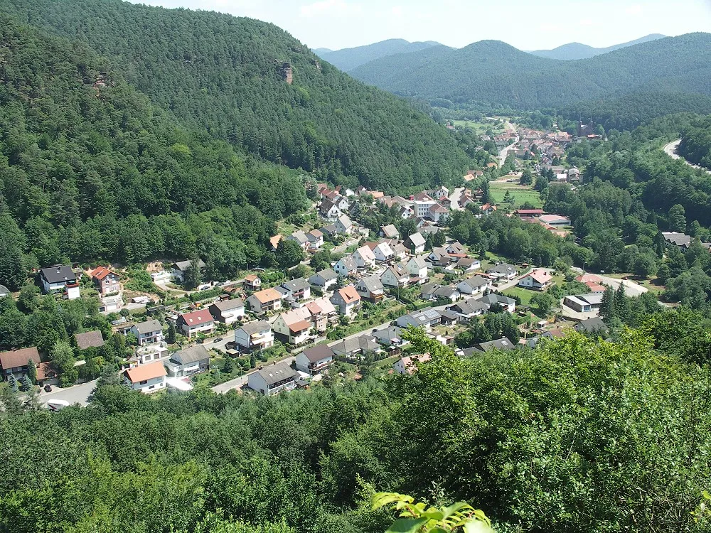 Photo showing: Wilgartswiesen/Pfalz, Blick von der Falkenburg