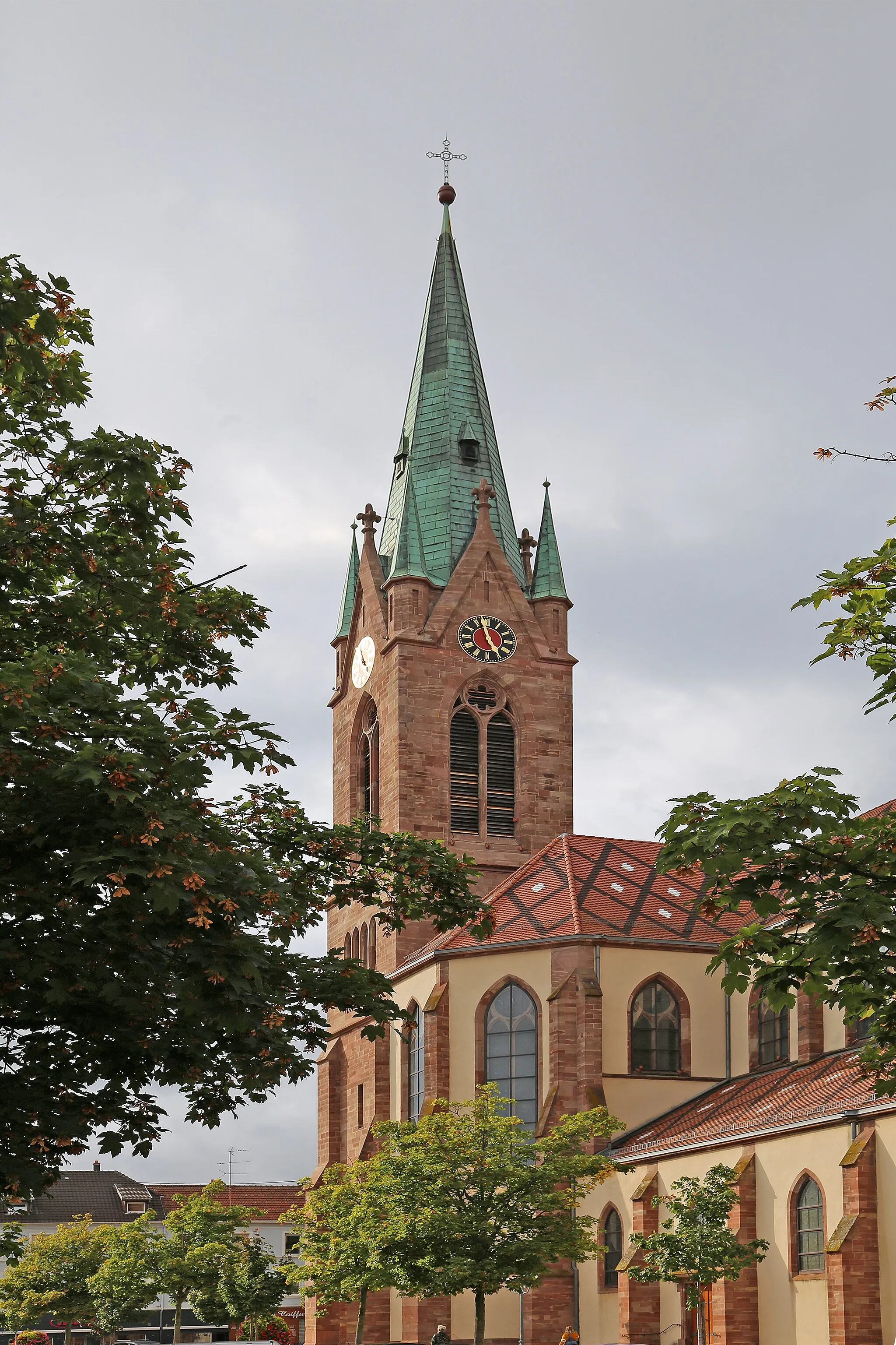 Photo showing: Église Saint-Éttienne de Cernay. Das Kirchengebäude ist ein historisches Denkmal         der französischen Stadt Cernay (Haut-Rhin). Die Stadt mit etwa 12.000 Einwohnern liegt an der Ostflanke der Vogesen und ist Ausgangspunkt der Route des Crétes (eine 77 Kilometer lange Vogesenkammstraße).