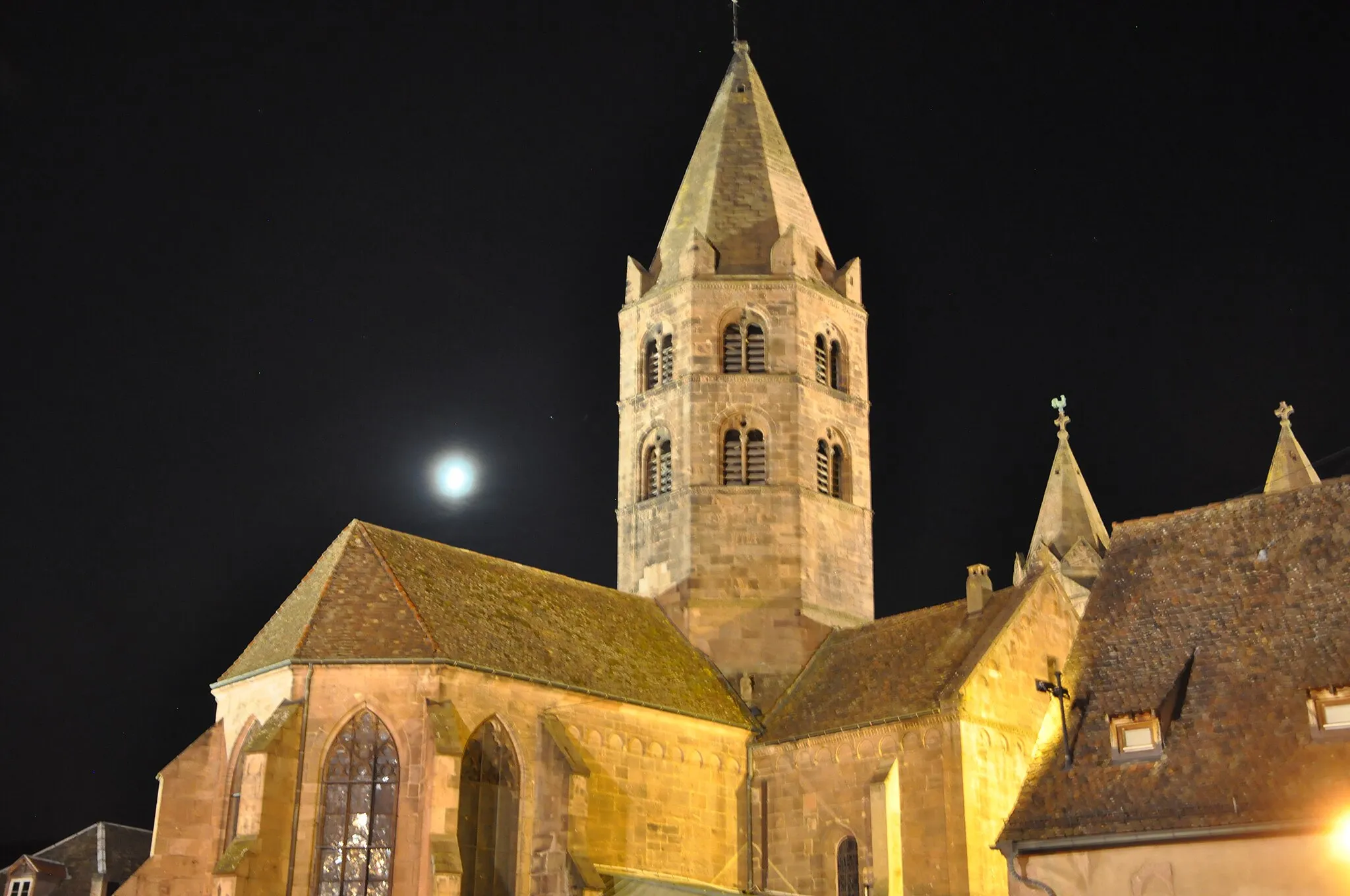 Photo showing: L'église Saint Léger datant du XIIème siècle et de style art roman tardif.