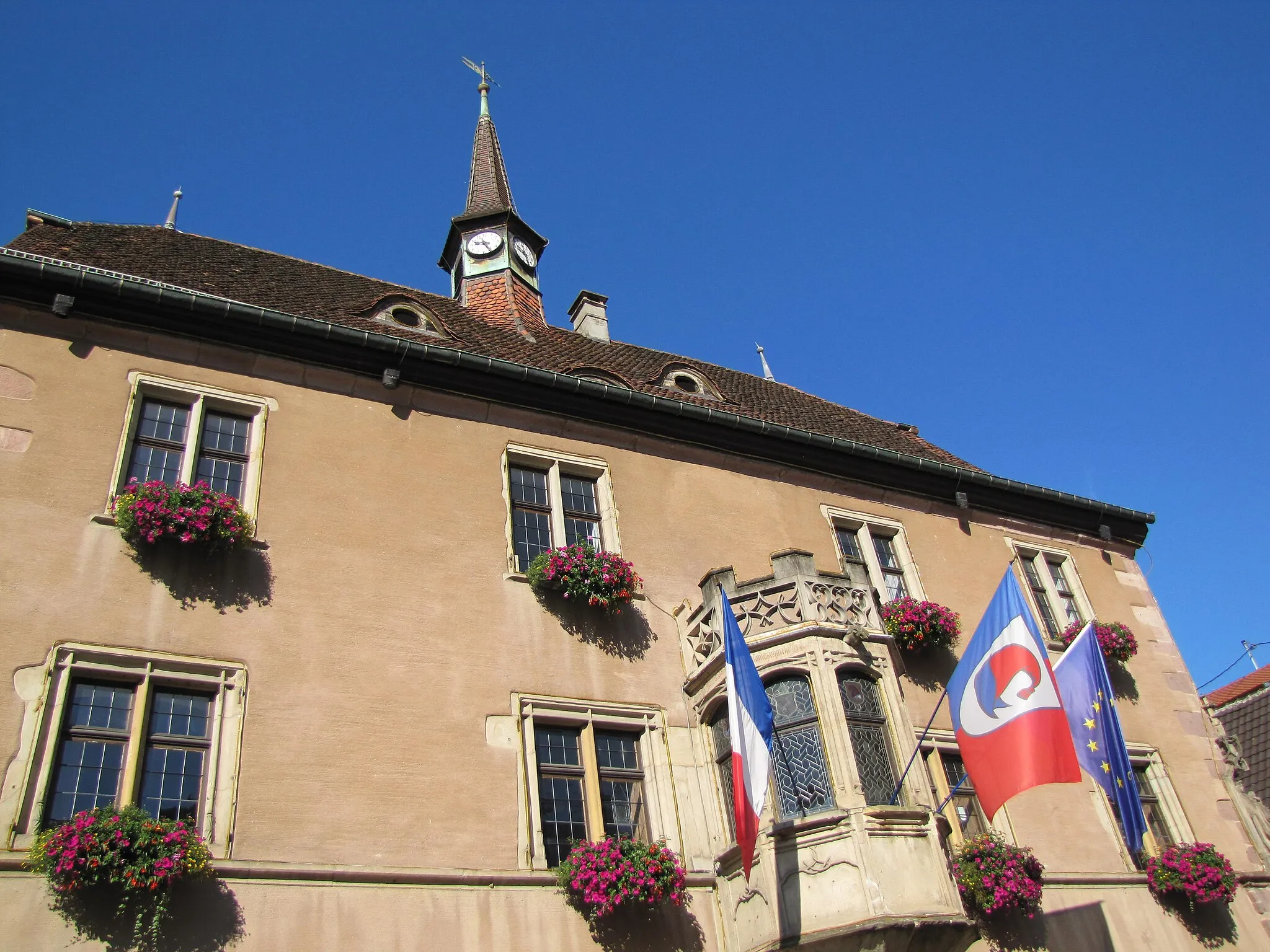 Photo showing: This building is classé au titre des monuments historiques de la France. It is indexed in the base Mérimée, a database of architectural heritage maintained by the French Ministry of Culture, under the references PA00085442 and IA00054849 .