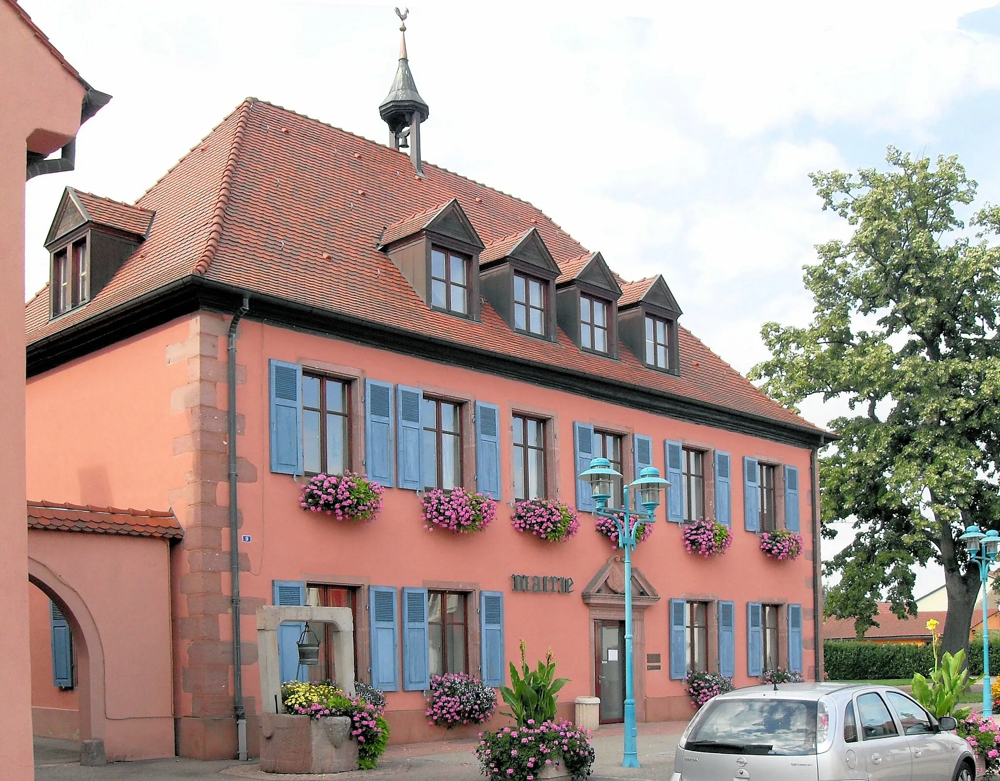 Photo showing: La mairie et l'ancienne école de Bollwiller