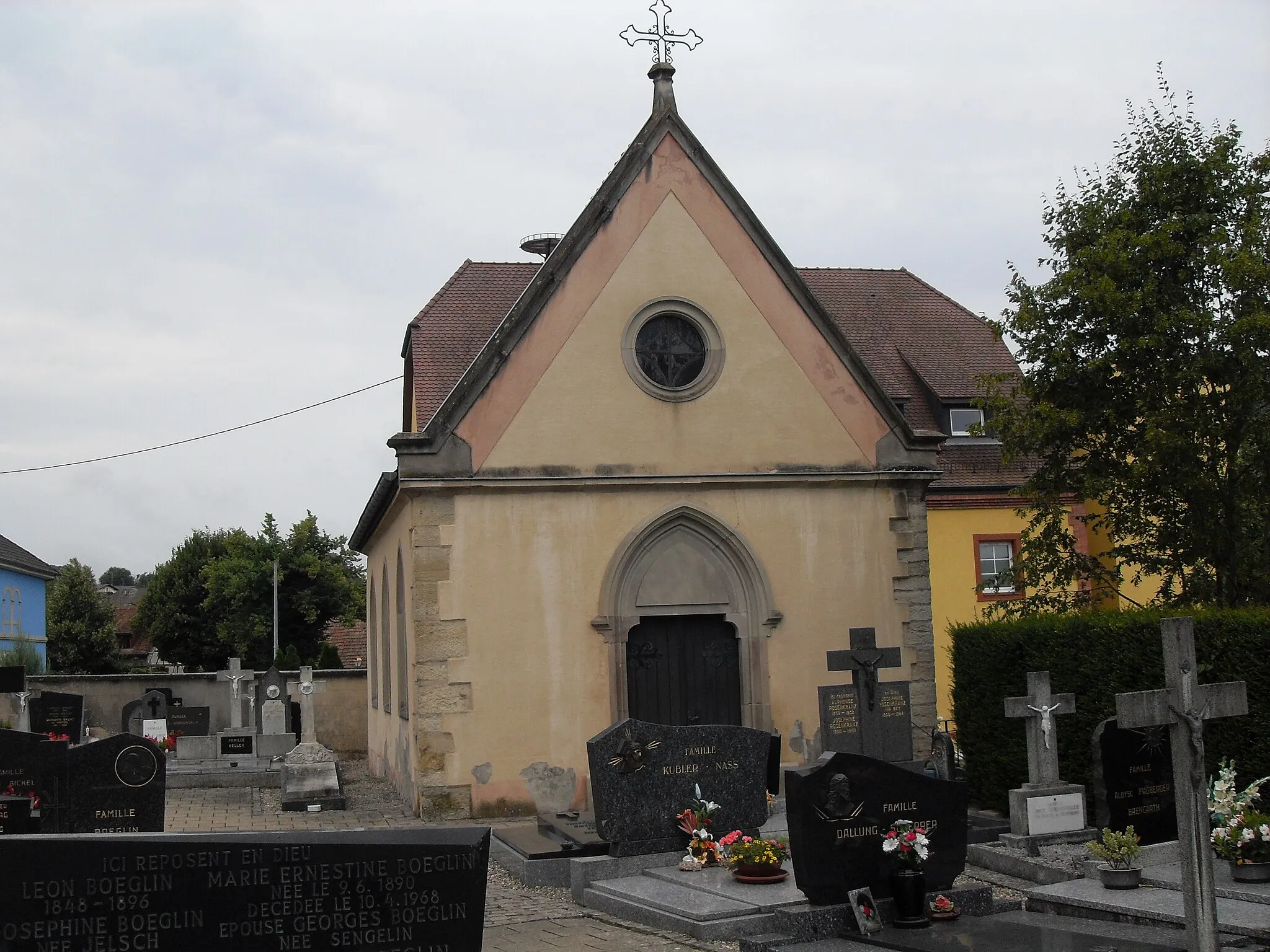 Photo showing: La chapelle de la Vierge-Marie-des-Douleurs et de Sainte-Catherine dite d'r Garner d'Hirsingue