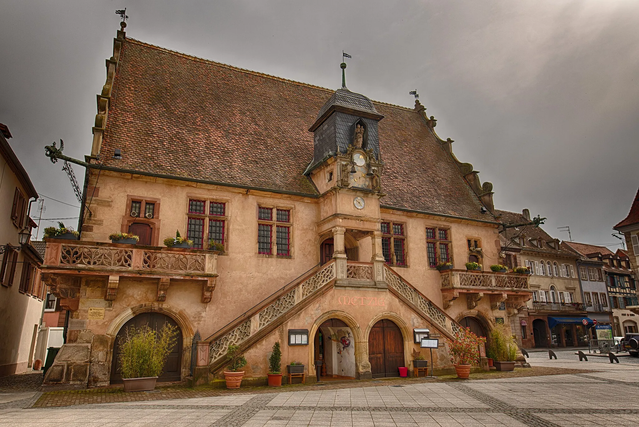 Photo showing: Central square, Molsheim, Alsace