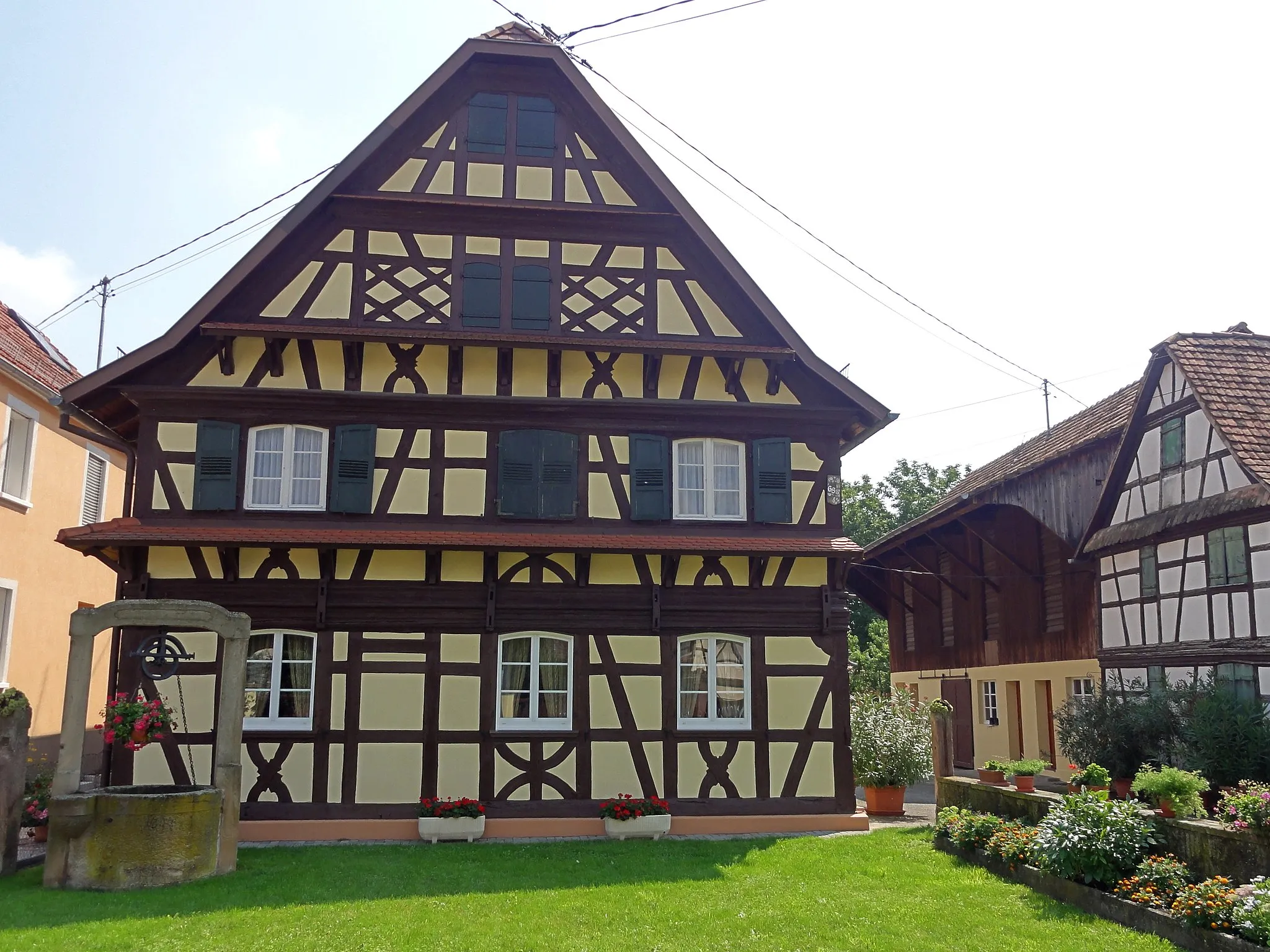 Photo showing: This building is indexed in the base Mérimée, a database of architectural heritage maintained by the French Ministry of Culture, under the reference IA00023139 .