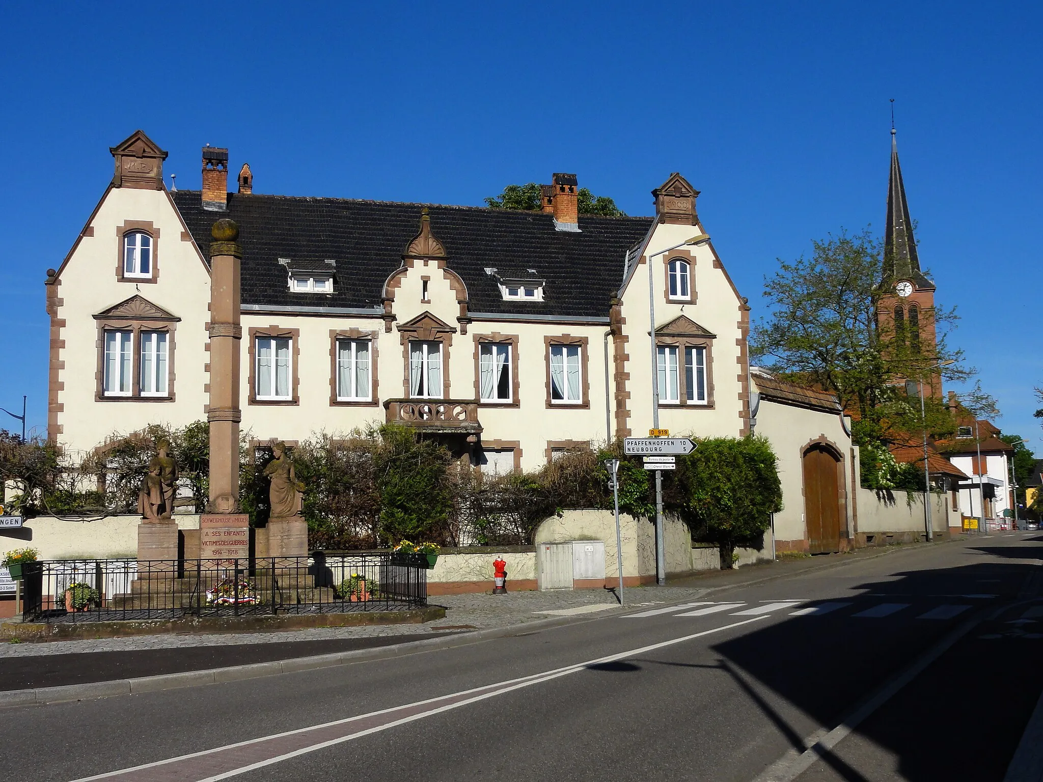 Photo showing: This building is indexed in the base Mérimée, a database of architectural heritage maintained by the French Ministry of Culture, under the reference IA00061772 .
