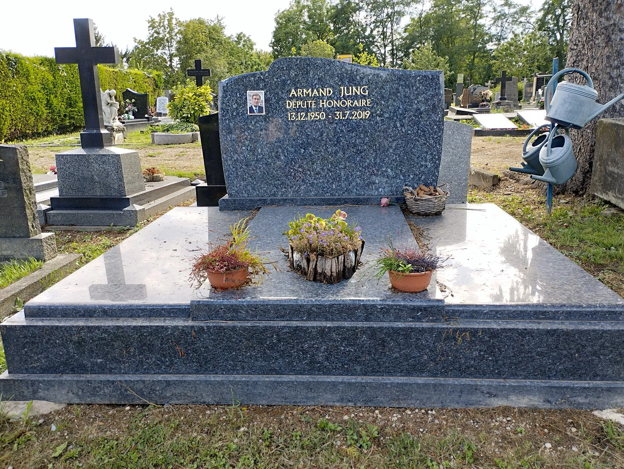 Photo showing: Tombe d'Armand Jung au cimetière de Saint-Gall.