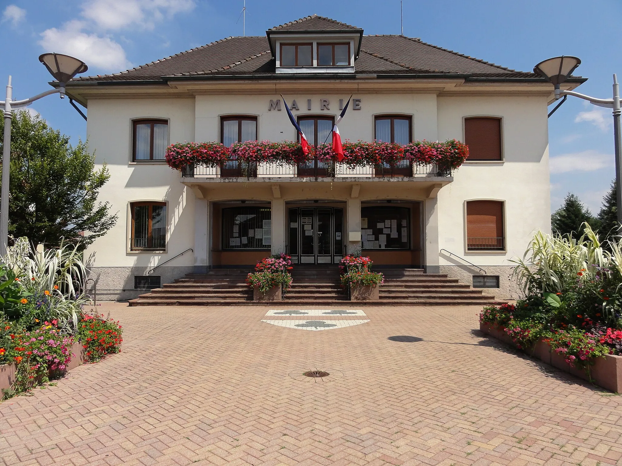 Photo showing: Alsace, Bas-Rhin, Plobsheim, Mairie (XXe).