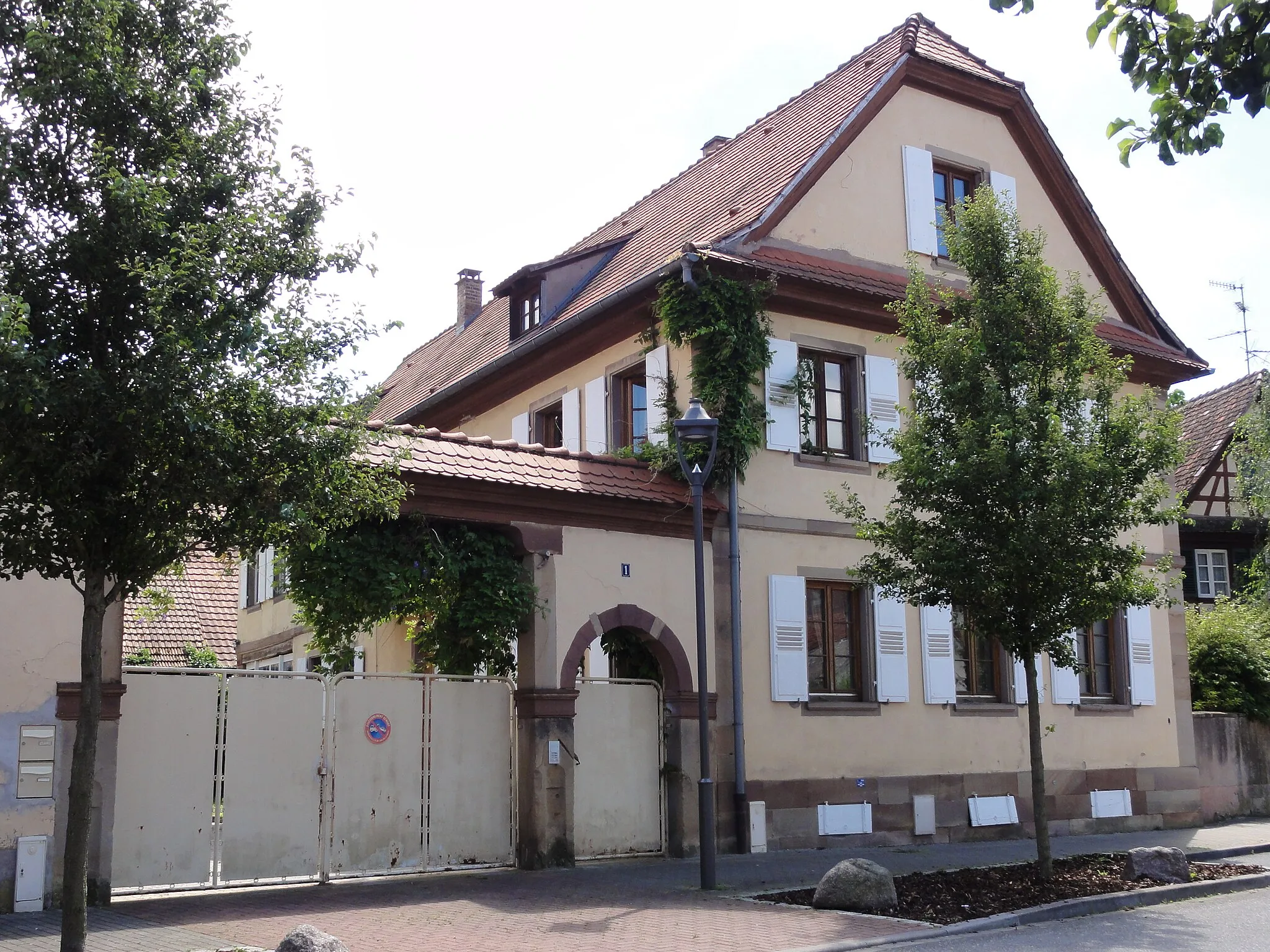Photo showing: This building is indexed in the base Mérimée, a database of architectural heritage maintained by the French Ministry of Culture, under the reference IA67007919 .