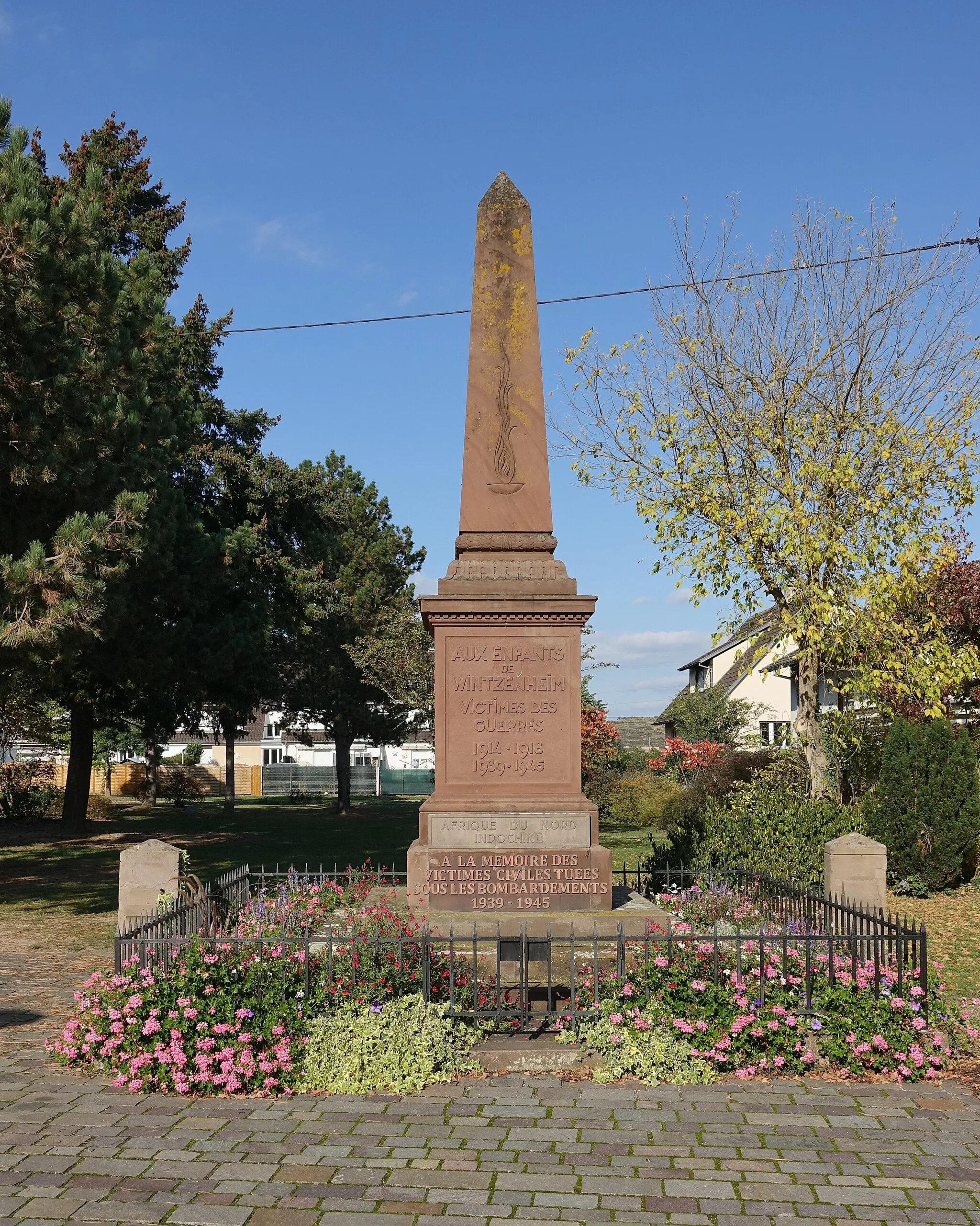 Photo showing: Monument to the fallen of the First and Second World Wars in Wintzenheim (Haut-Rhin, France).
