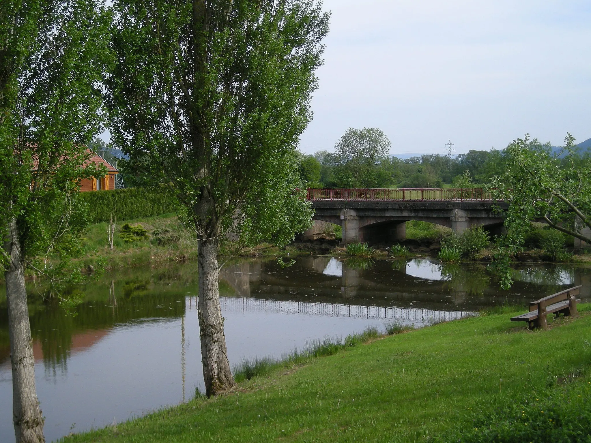 Photo showing: Un bras de la Meurthe à Etival-Clairefontaine (Vosges)